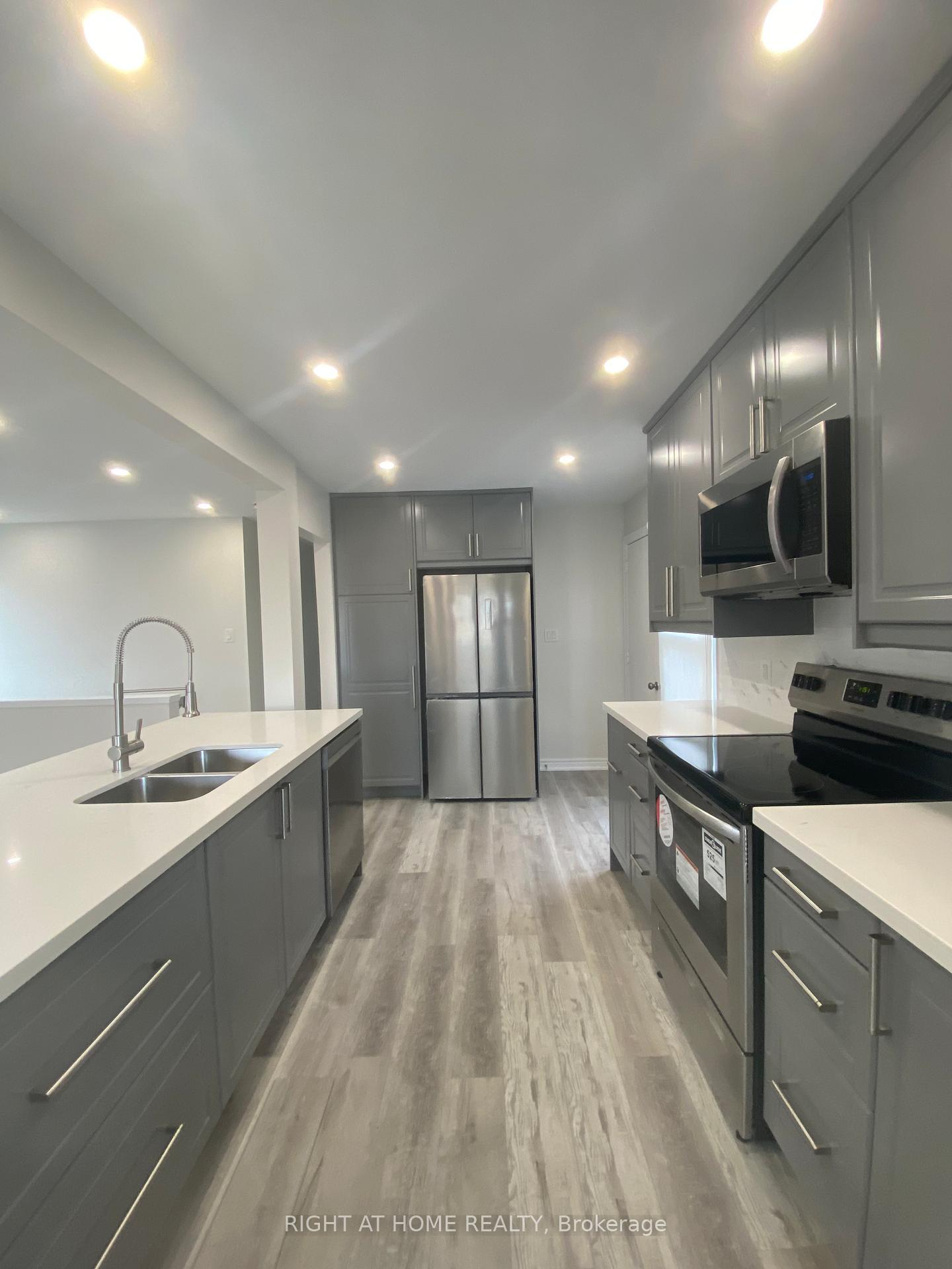Photo 2 of 118 Avening Drive, Etobicoke, West Humber-Clairville — HOMEH