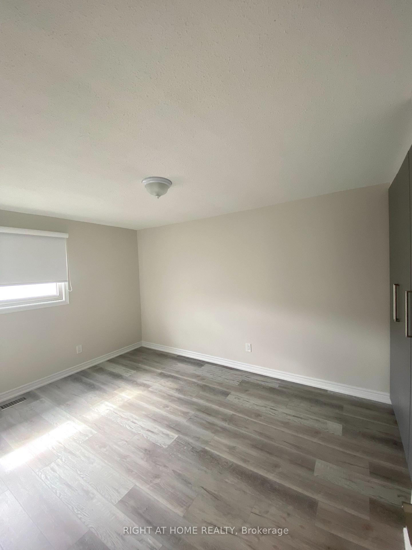 Photo 7 of 118 Avening Drive, Etobicoke, West Humber-Clairville — HOMEH
