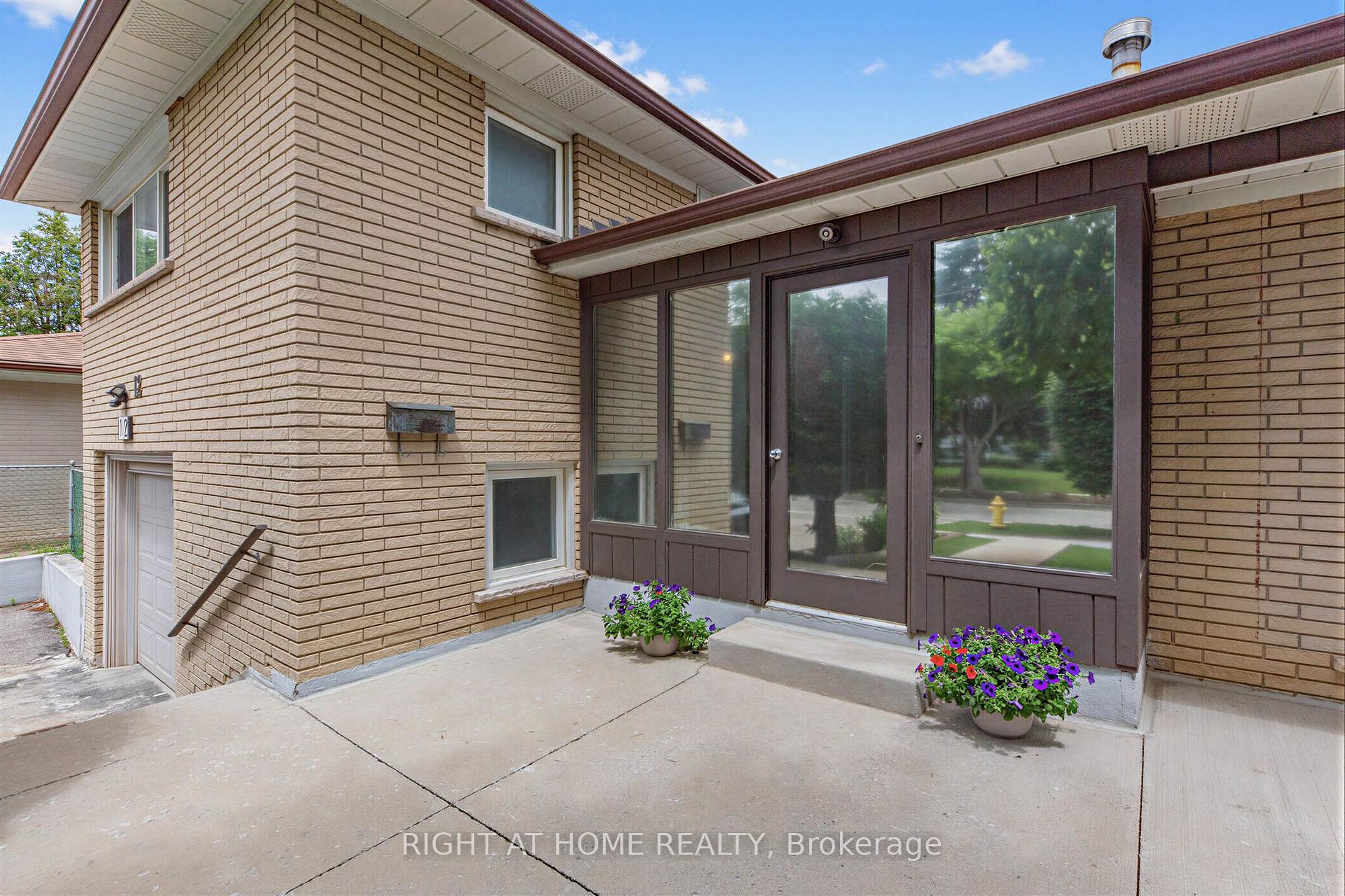 Photo 2 of 12 Candlewood Crescent, North York, York University Heights — HOMEH