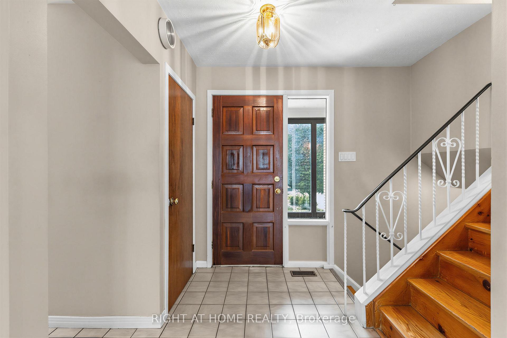 Photo 4 of 12 Candlewood Crescent, North York, York University Heights — HOMEH