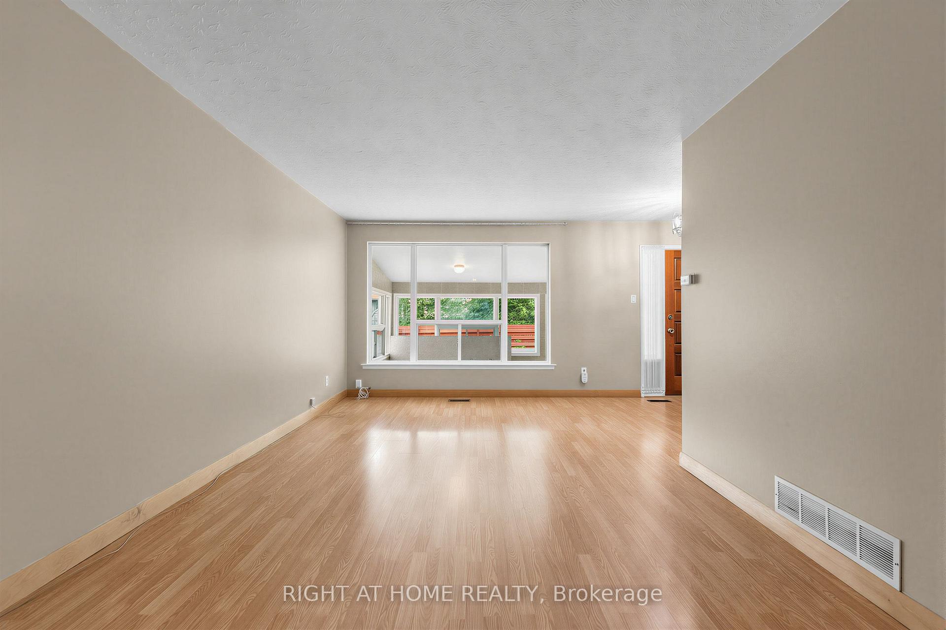 Photo 5 of 12 Candlewood Crescent, North York, York University Heights — HOMEH