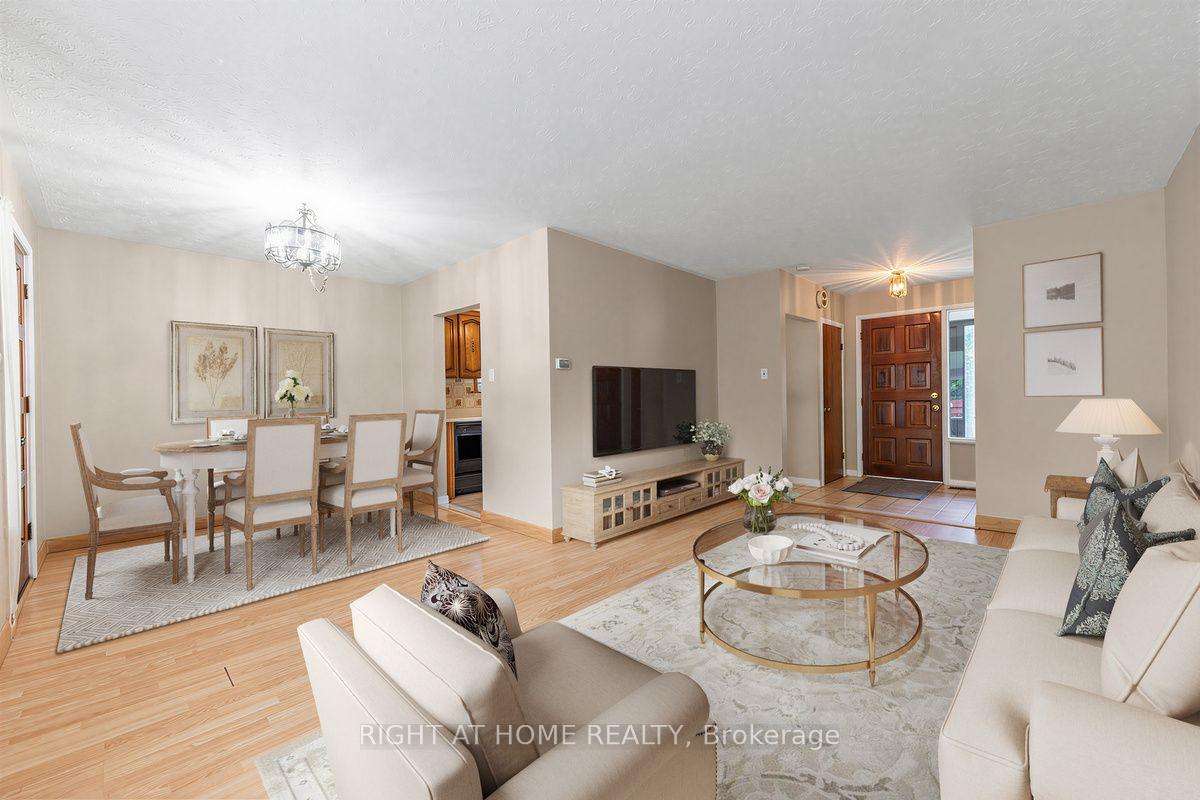 Photo 8 of 12 Candlewood Crescent, North York, York University Heights — HOMEH