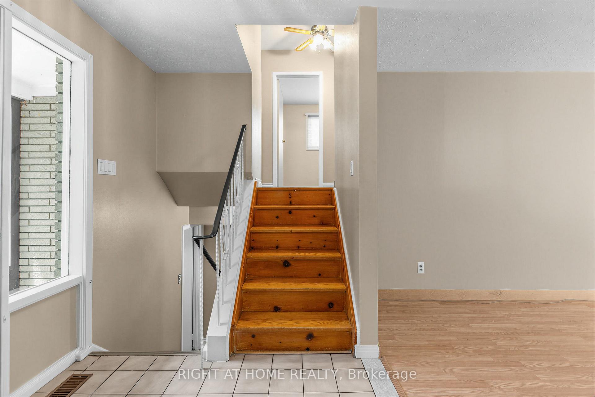 Photo 14 of 12 Candlewood Crescent, North York, York University Heights — HOMEH
