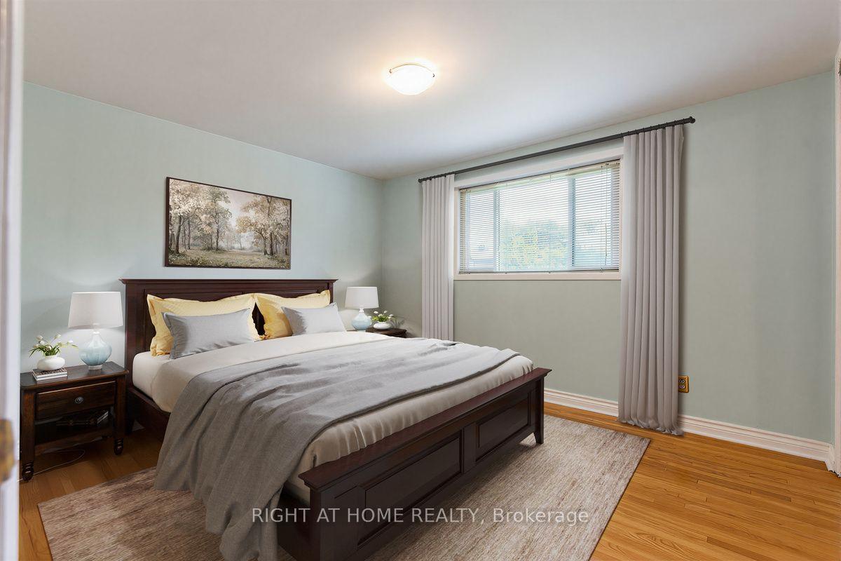 Photo 18 of 12 Candlewood Crescent, North York, York University Heights — HOMEH