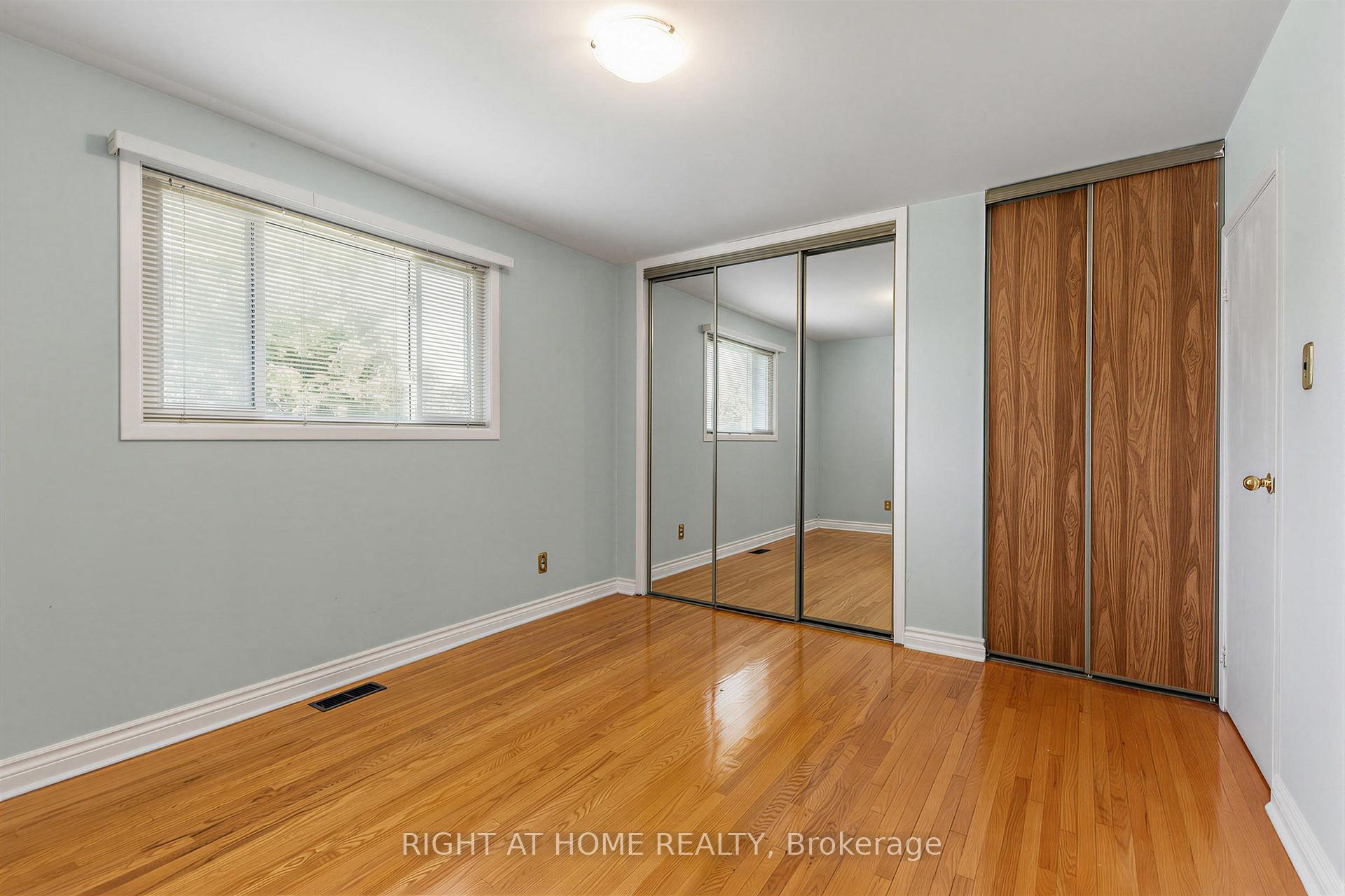 Photo 19 of 12 Candlewood Crescent, North York, York University Heights — HOMEH