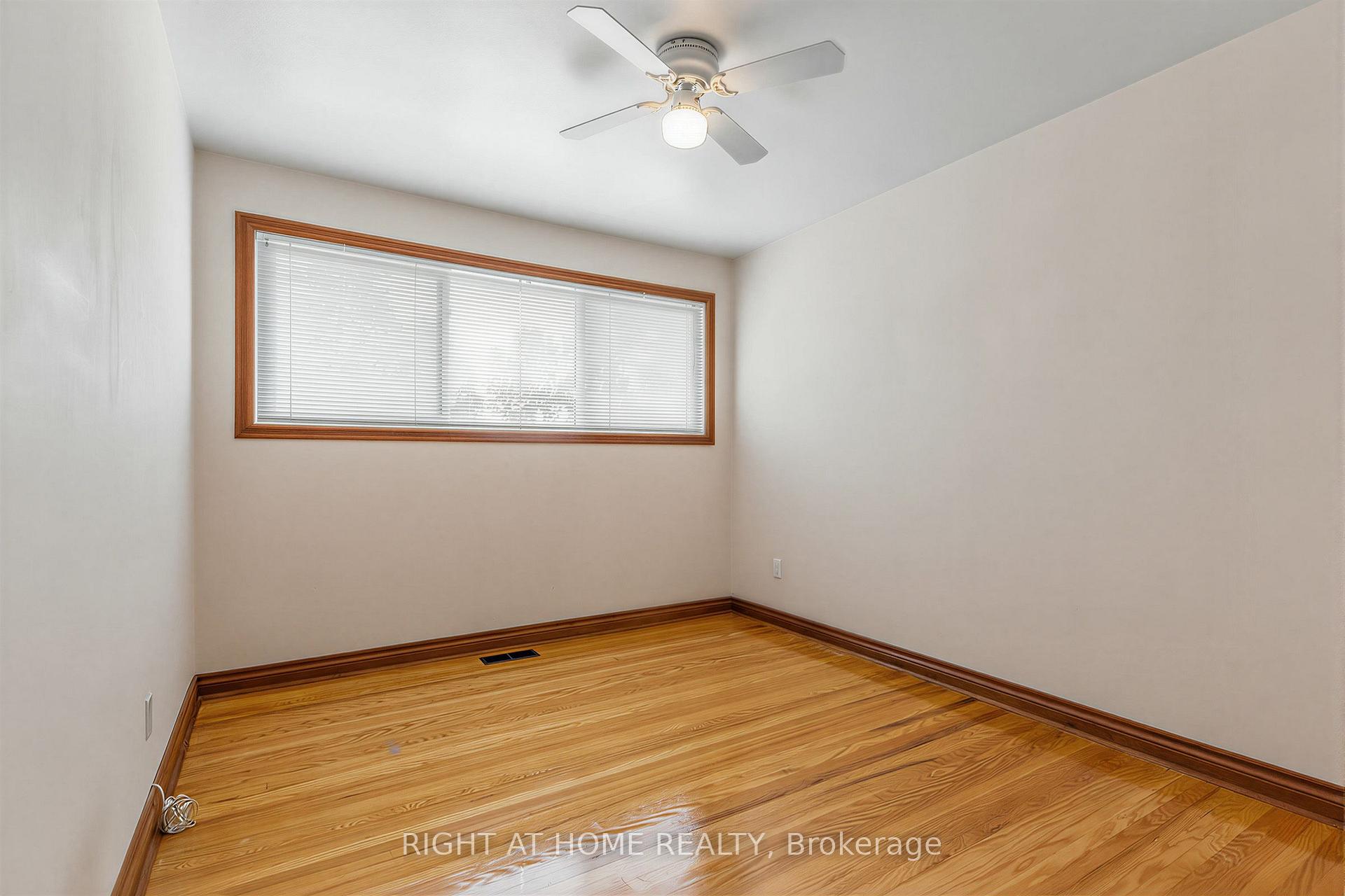 Photo 20 of 12 Candlewood Crescent, North York, York University Heights — HOMEH