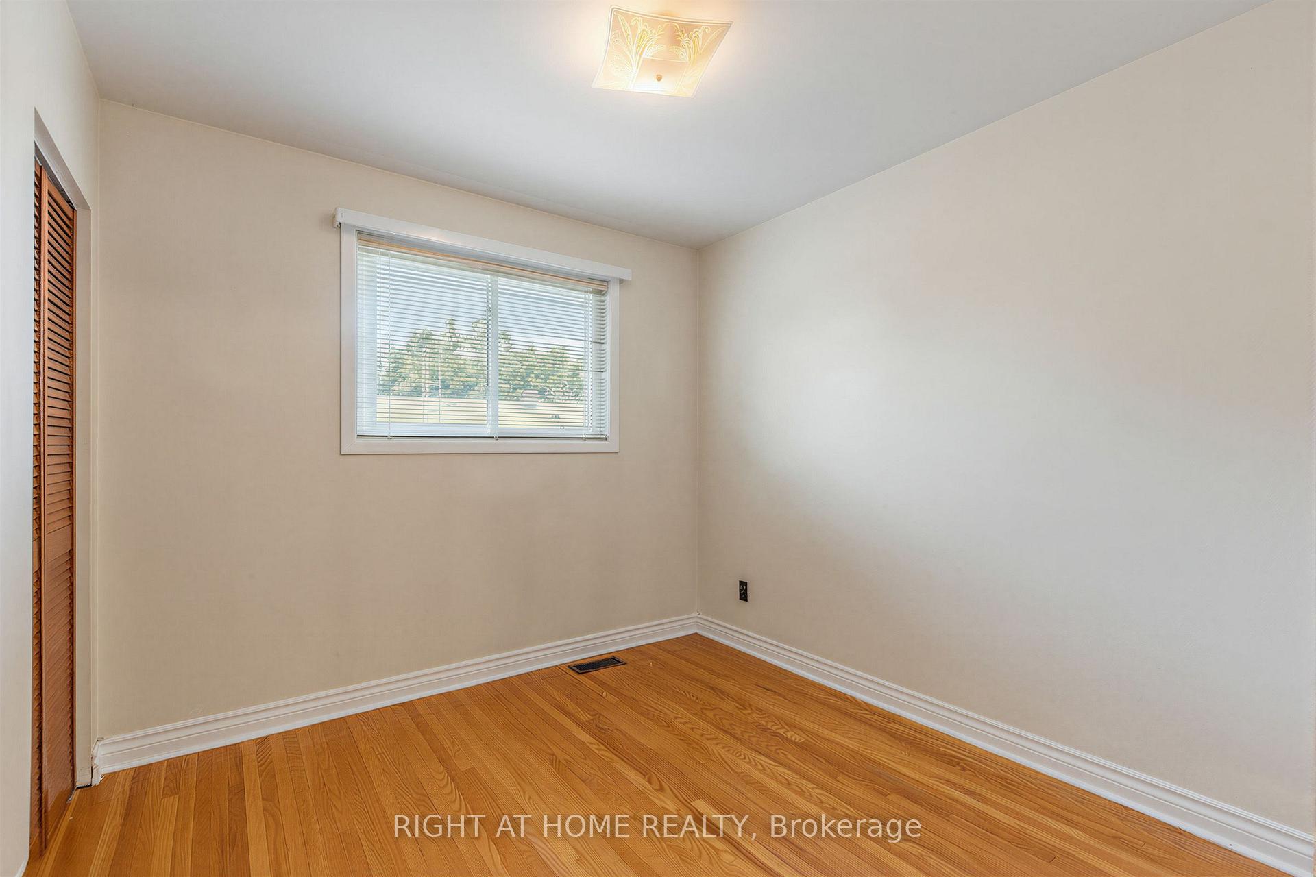 Photo 22 of 12 Candlewood Crescent, North York, York University Heights — HOMEH
