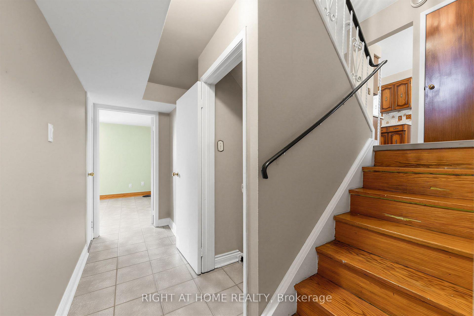 Photo 24 of 12 Candlewood Crescent, North York, York University Heights — HOMEH