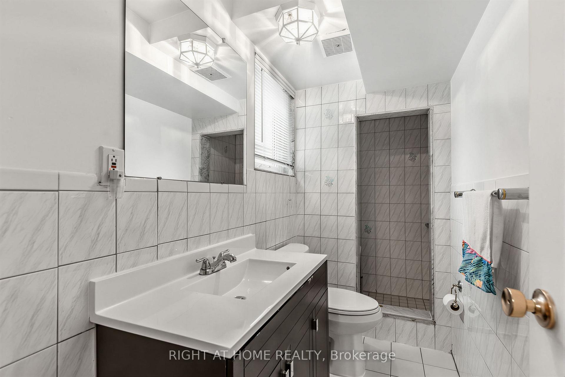 Photo 25 of 12 Candlewood Crescent, North York, York University Heights — HOMEH