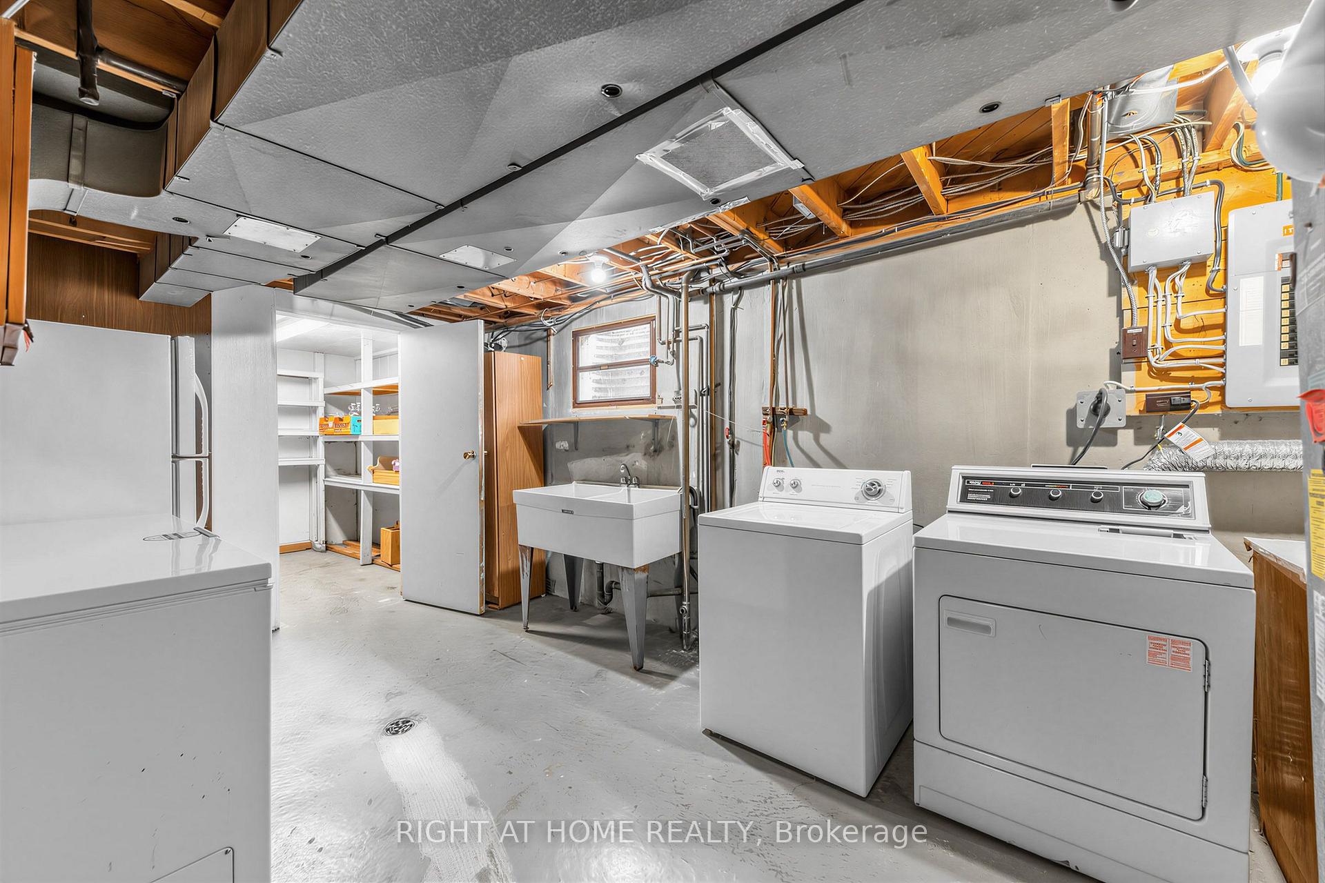 Photo 30 of 12 Candlewood Crescent, North York, York University Heights — HOMEH