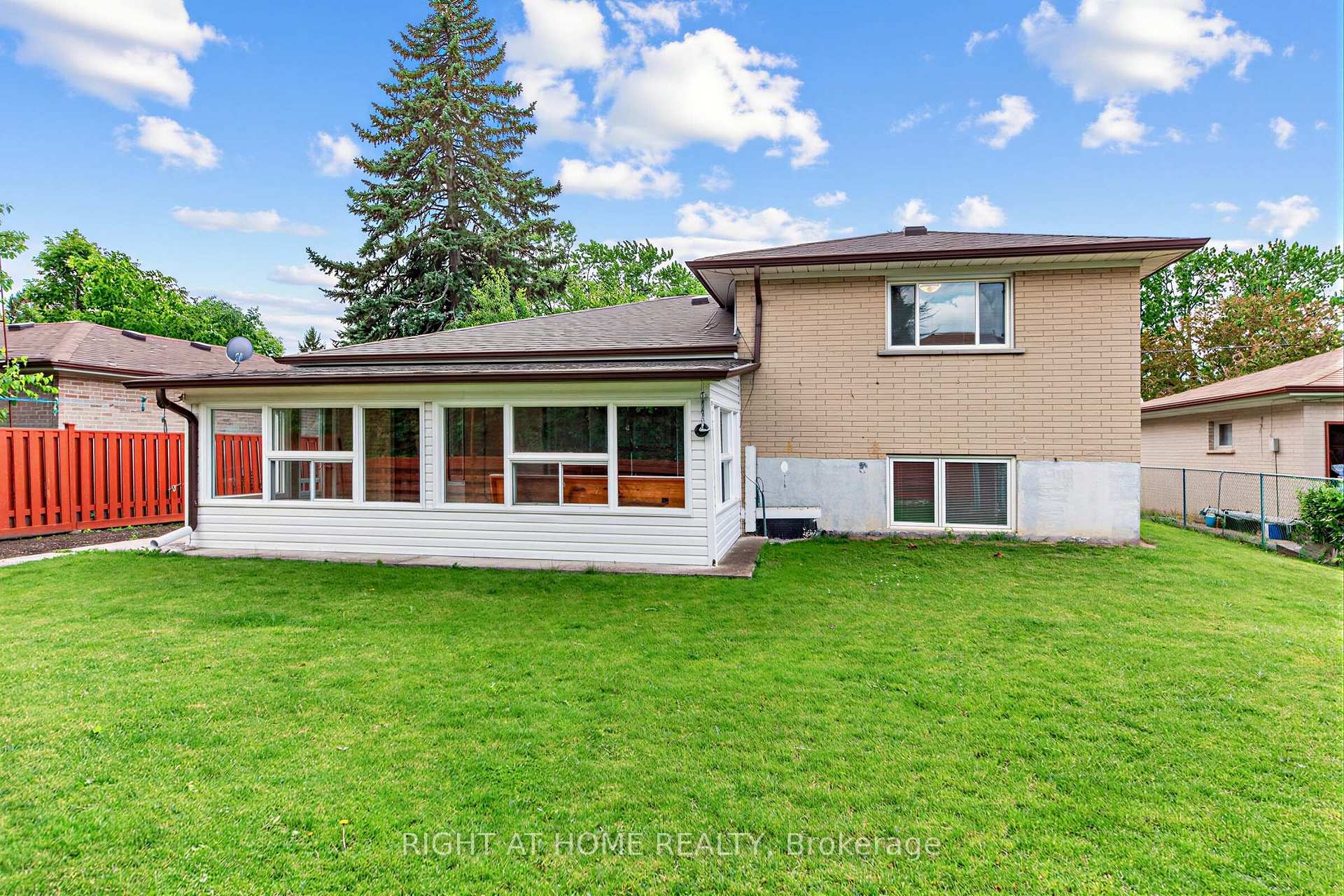 Photo 33 of 12 Candlewood Crescent, North York, York University Heights — HOMEH