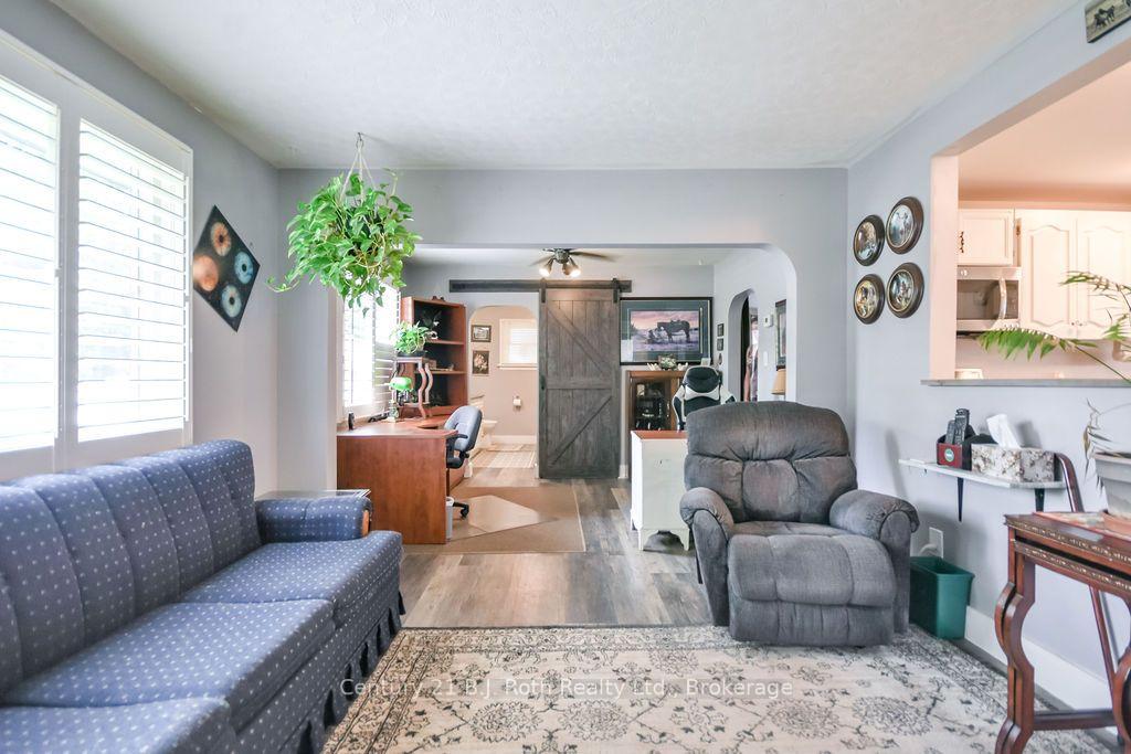 Photo 5 of 976 Yonge Street, Midland — HOMEH