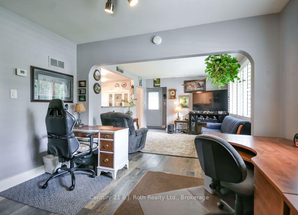 Photo 7 of 976 Yonge Street, Midland — HOMEH