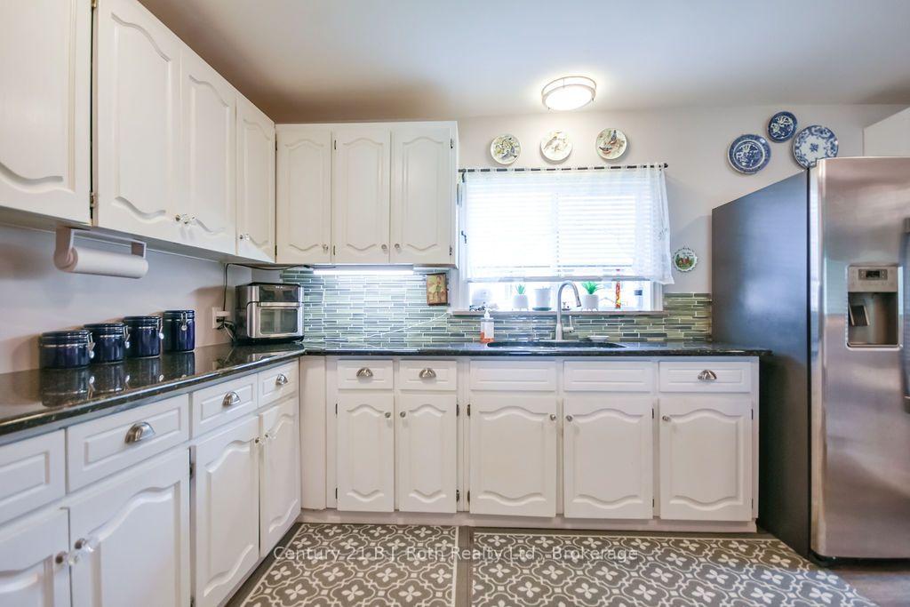 Photo 9 of 976 Yonge Street, Midland — HOMEH