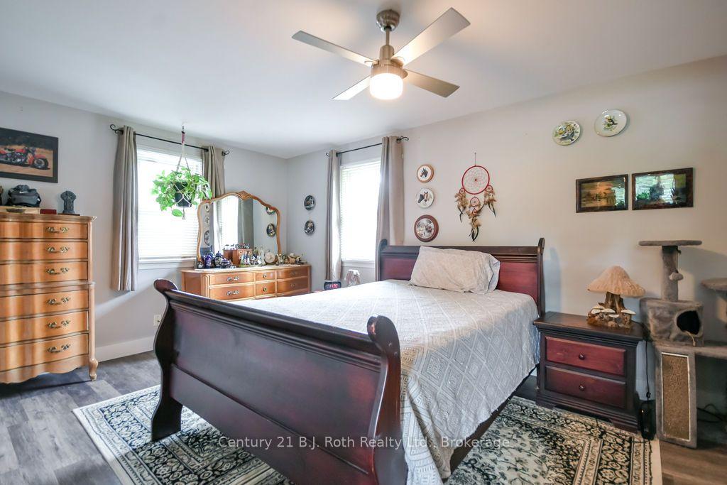 Photo 11 of 976 Yonge Street, Midland — HOMEH