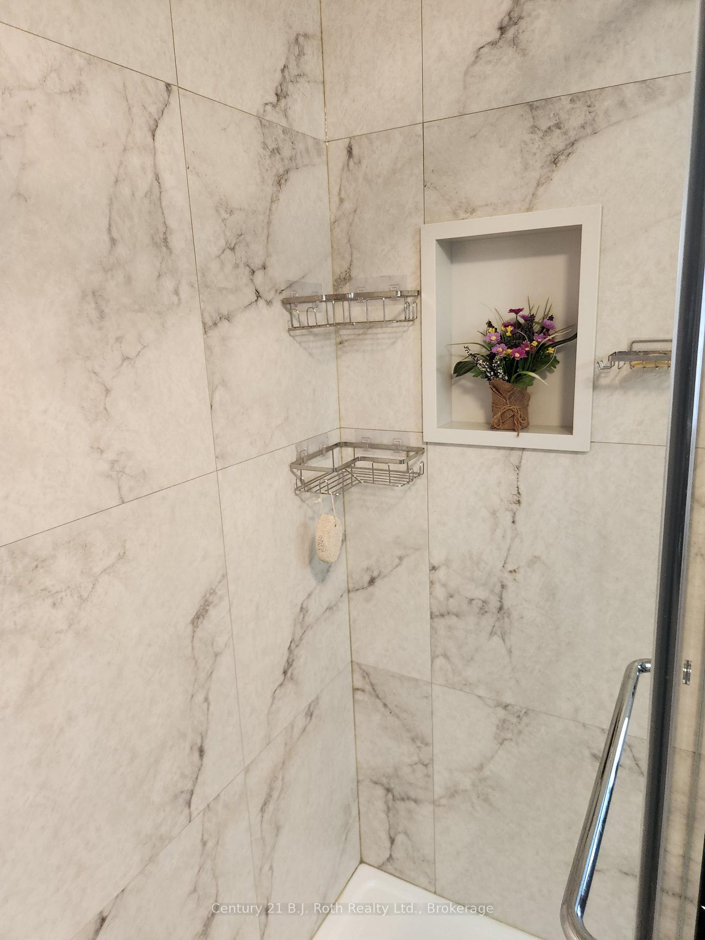 Photo 15 of 976 Yonge Street, Midland — HOMEH