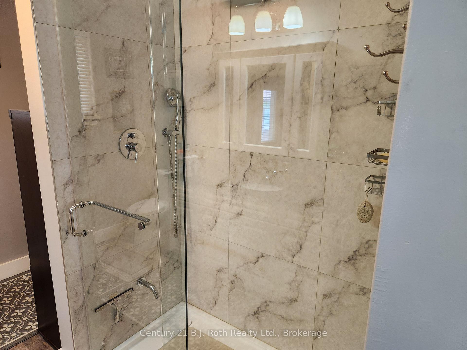 Photo 14 of 976 Yonge Street, Midland — HOMEH