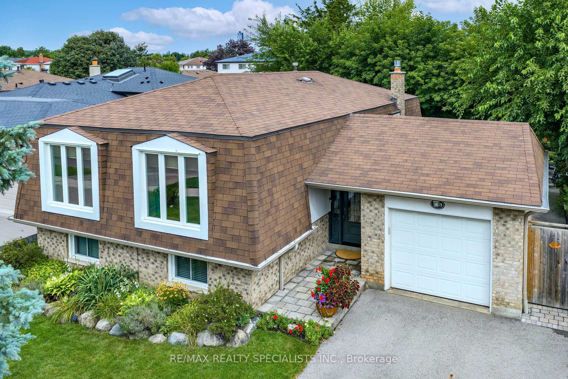 Photo 2 of 293 Louis Drive, Mississauga, Cooksville — HOMEH