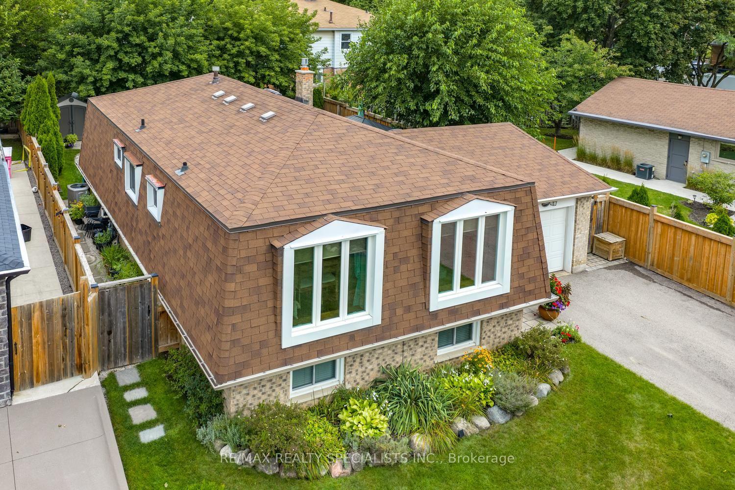 Photo 3 of 293 Louis Drive, Mississauga, Cooksville — HOMEH