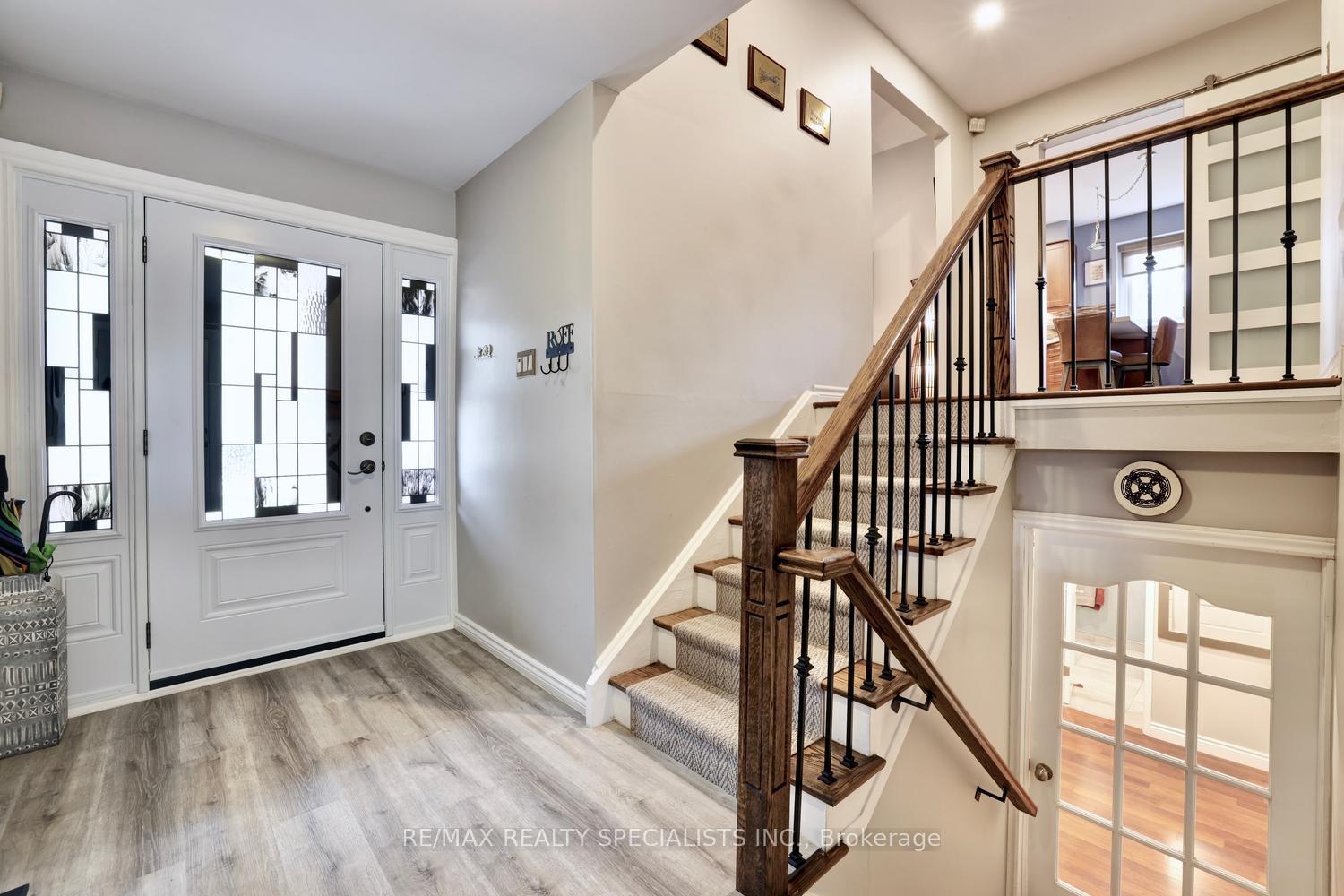 Photo 4 of 293 Louis Drive, Mississauga, Cooksville — HOMEH