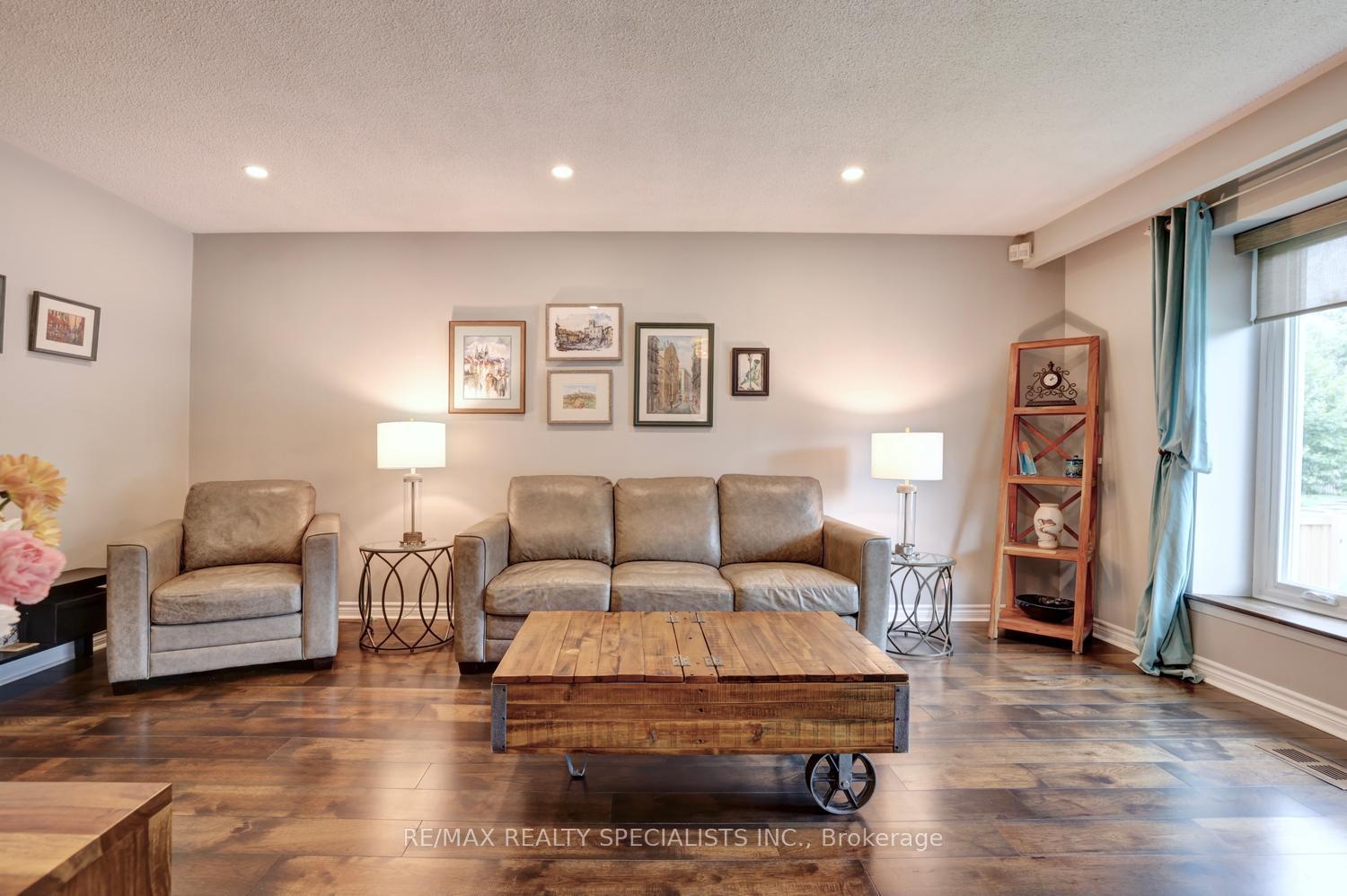 Photo 6 of 293 Louis Drive, Mississauga, Cooksville — HOMEH
