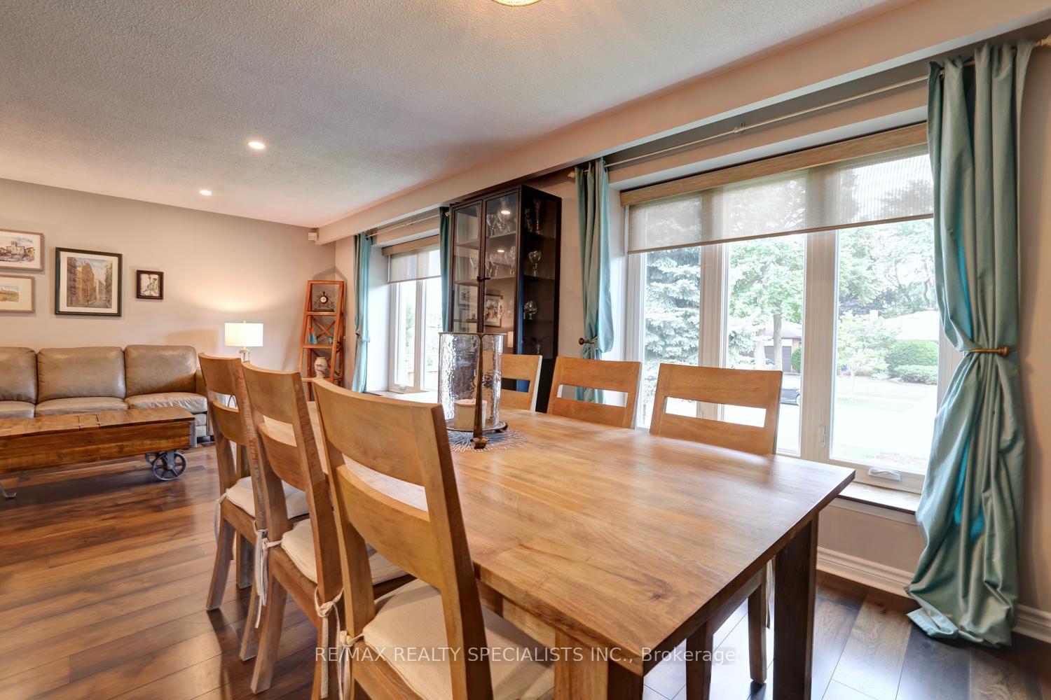 Photo 9 of 293 Louis Drive, Mississauga, Cooksville — HOMEH