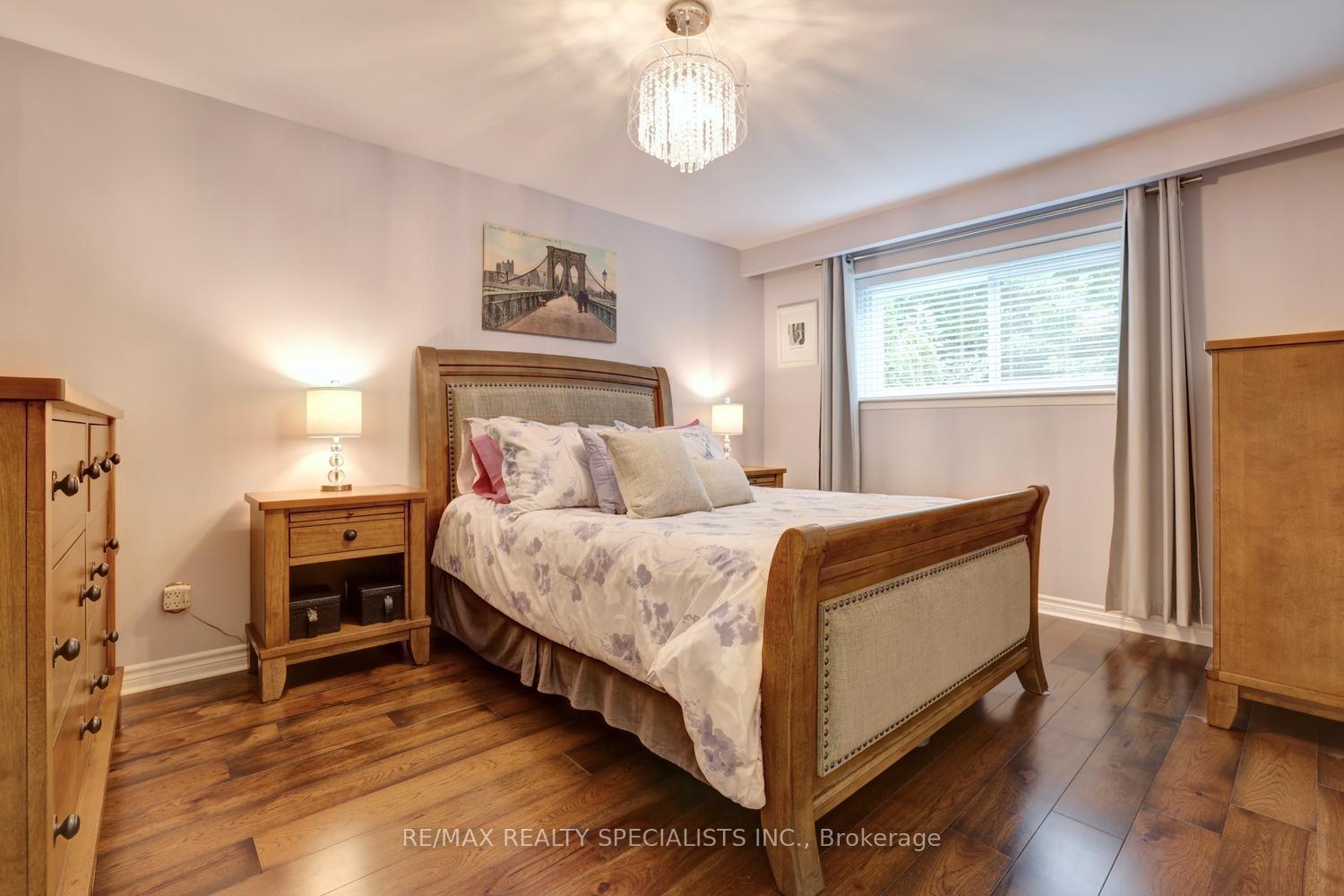 Photo 17 of 293 Louis Drive, Mississauga, Cooksville — HOMEH