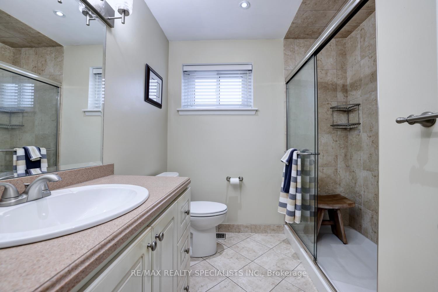 Photo 19 of 293 Louis Drive, Mississauga, Cooksville — HOMEH