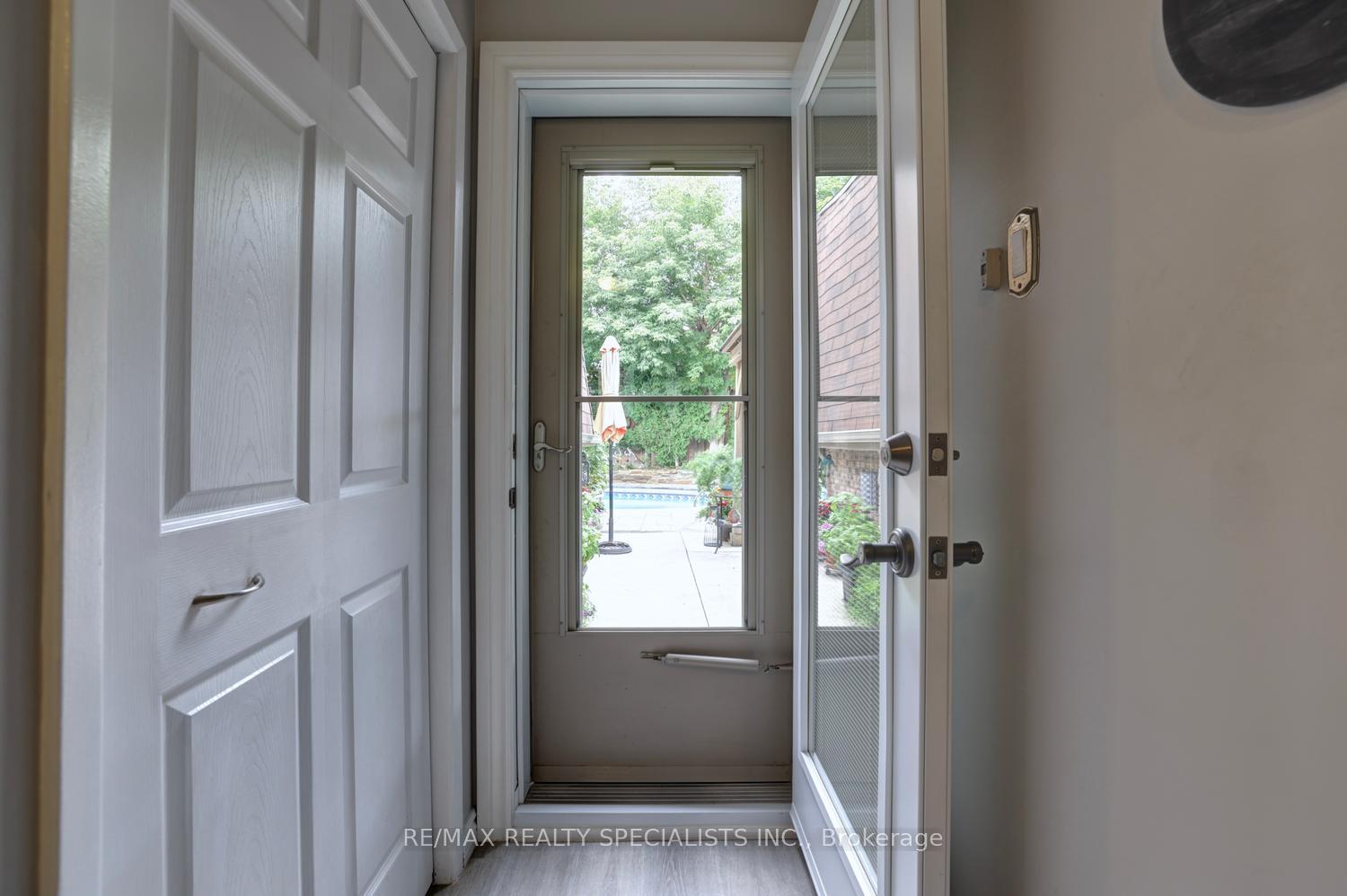 Photo 23 of 293 Louis Drive, Mississauga, Cooksville — HOMEH