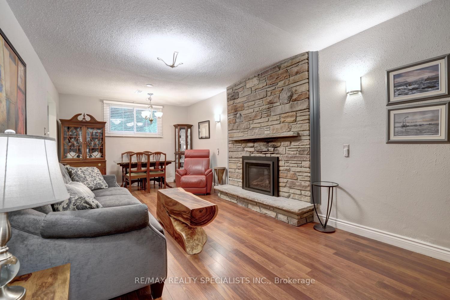 Photo 25 of 293 Louis Drive, Mississauga, Cooksville — HOMEH