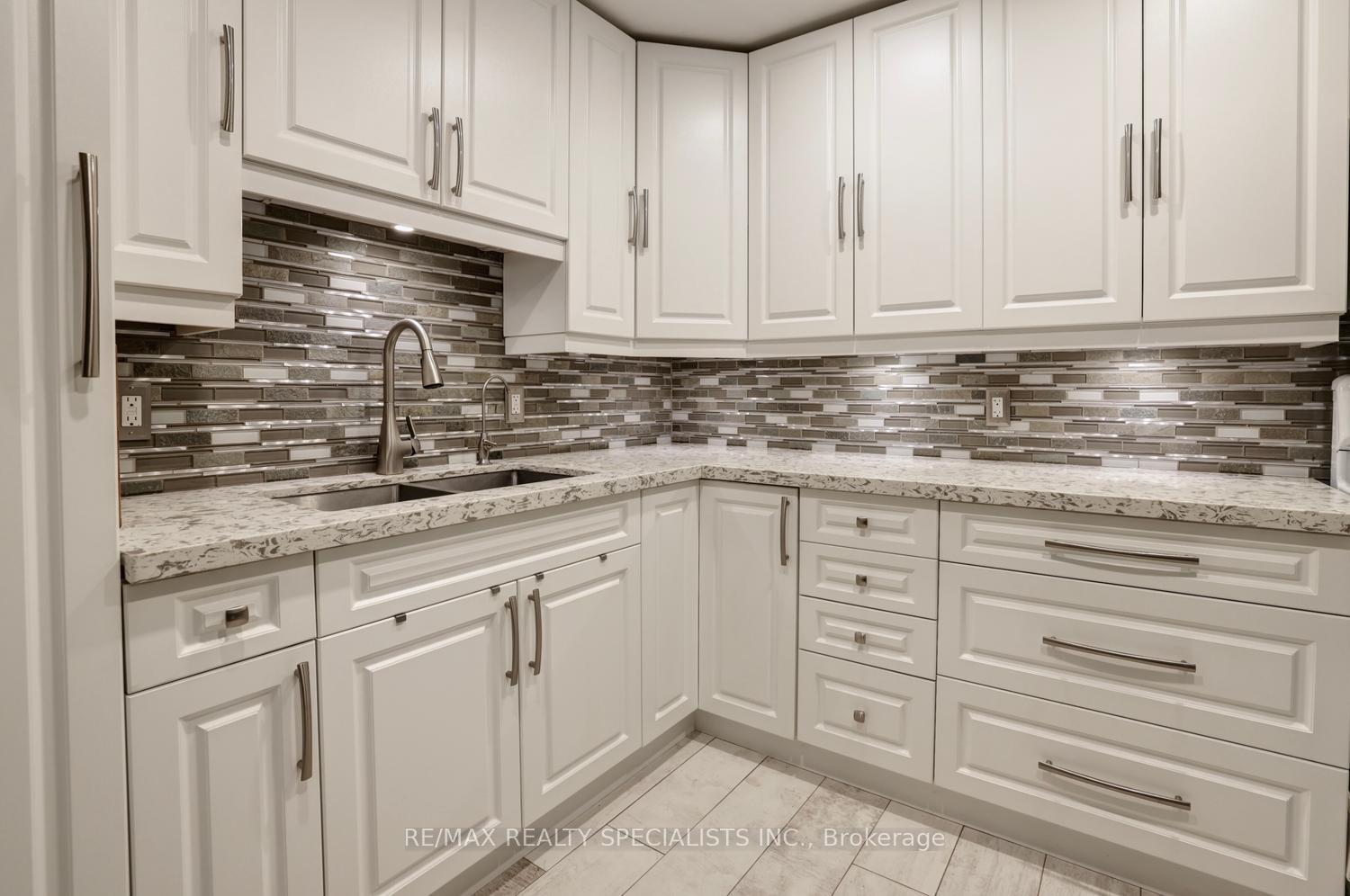 Photo 29 of 293 Louis Drive, Mississauga, Cooksville — HOMEH