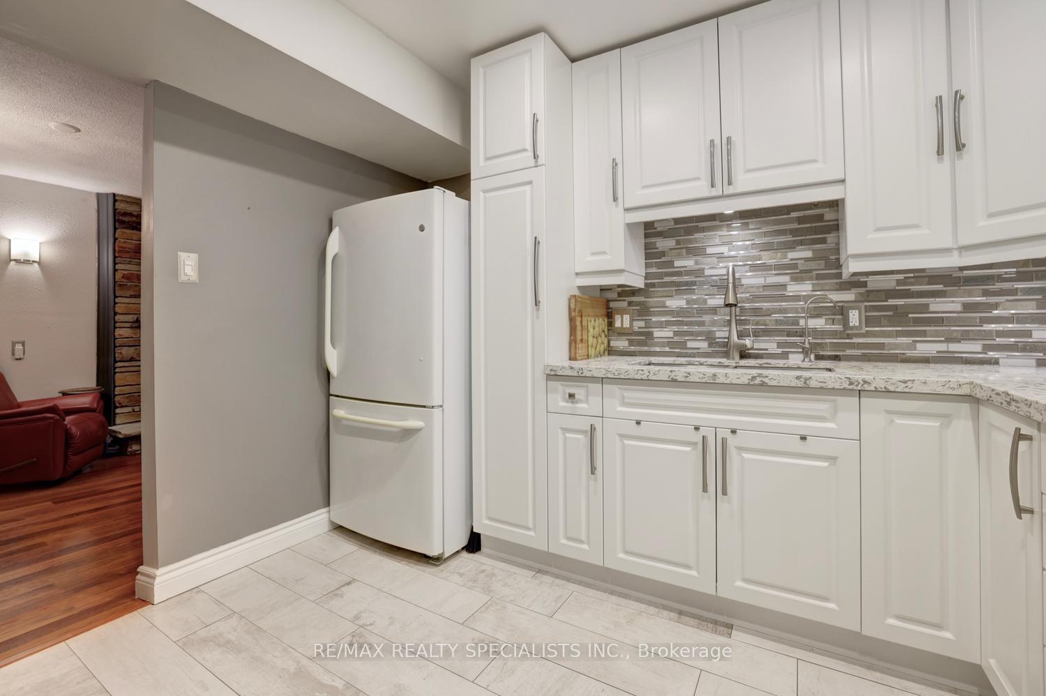 Photo 30 of 293 Louis Drive, Mississauga, Cooksville — HOMEH