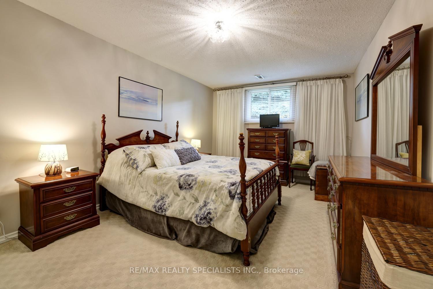 Photo 36 of 293 Louis Drive, Mississauga, Cooksville — HOMEH