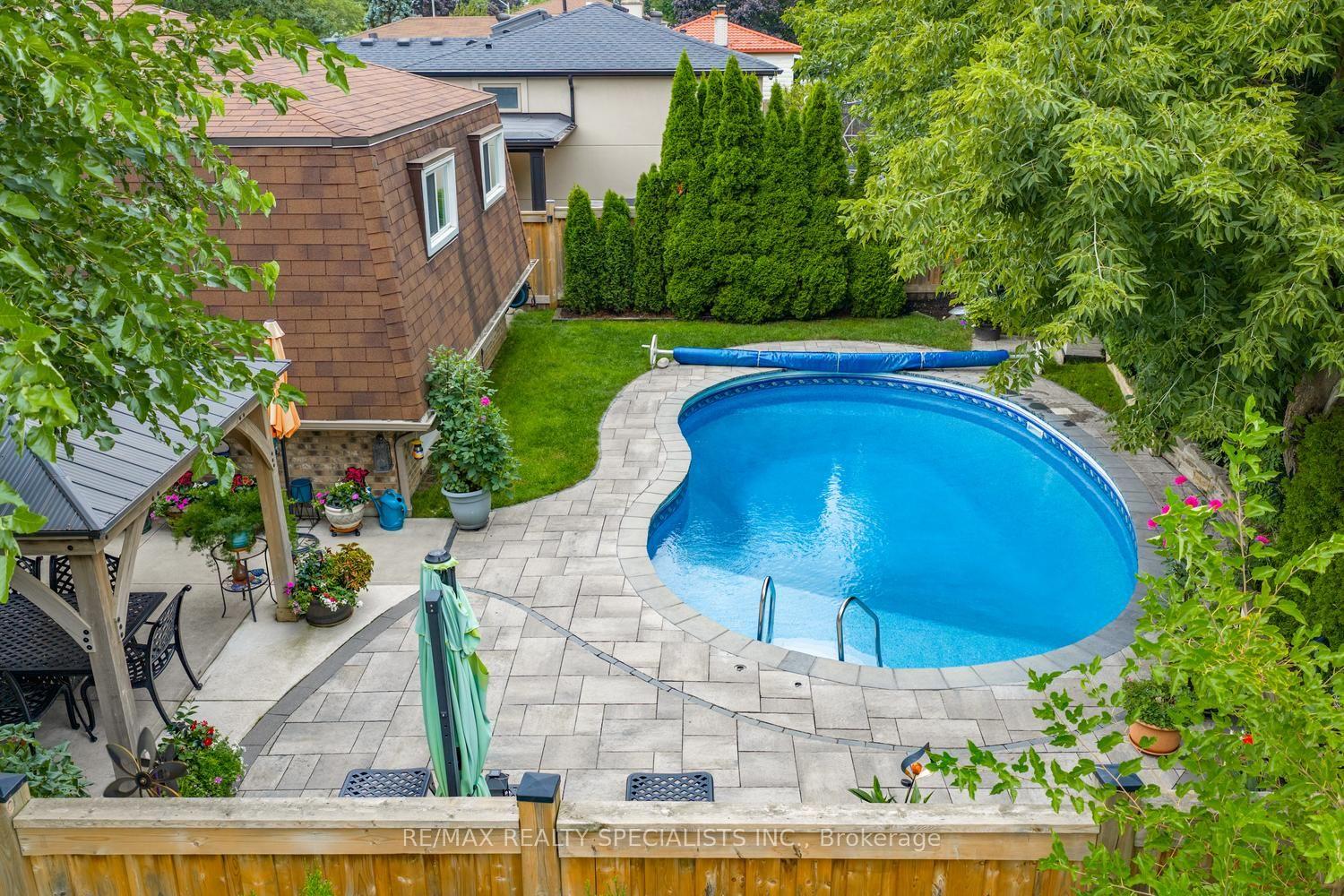 Photo 37 of 293 Louis Drive, Mississauga, Cooksville — HOMEH