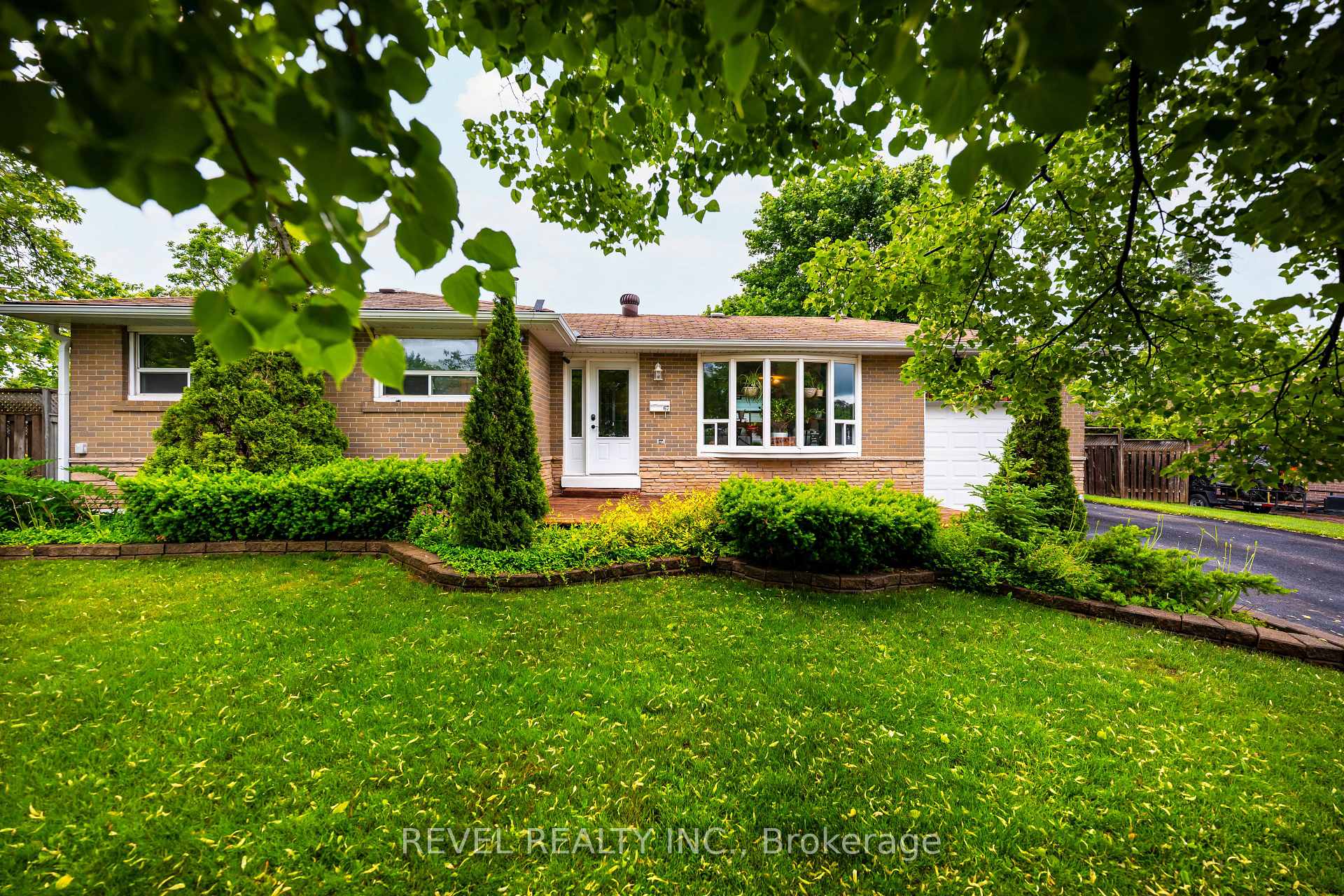 Photo 13 of 67 Carlton Drive, Orangeville — HOMEH