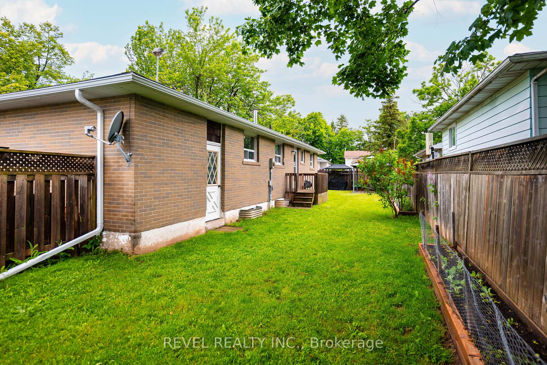 Photo 20 of 67 Carlton Drive, Orangeville — HOMEH