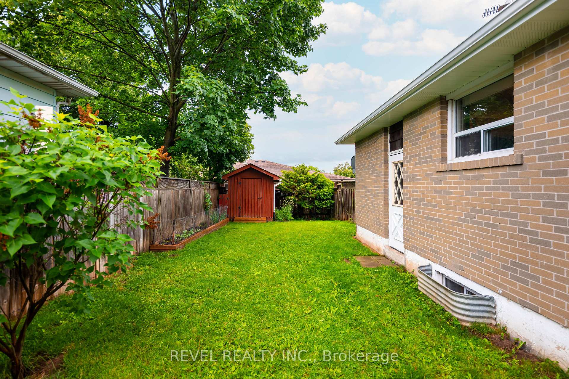 Photo 21 of 67 Carlton Drive, Orangeville — HOMEH