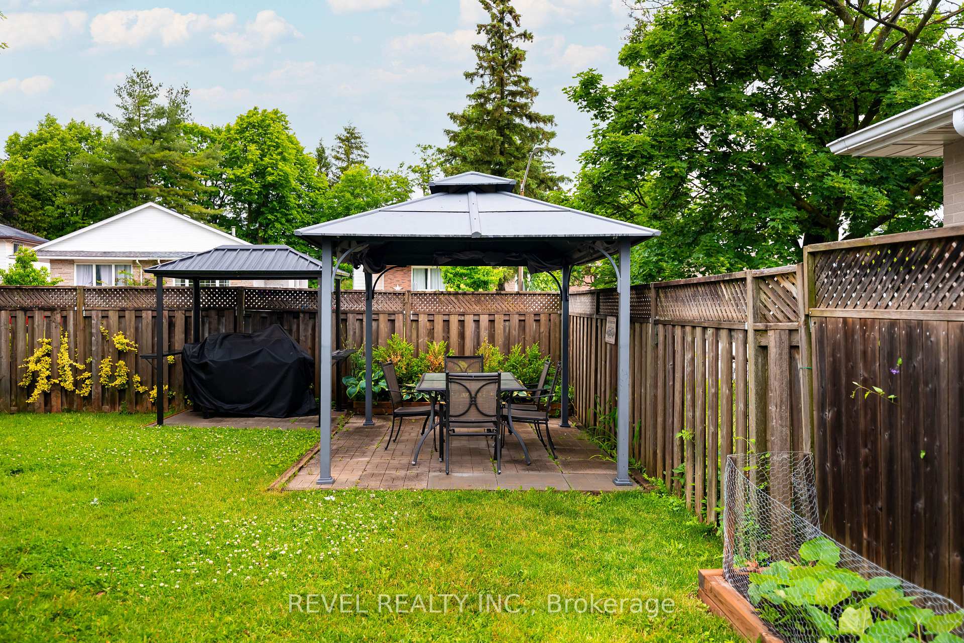 Photo 23 of 67 Carlton Drive, Orangeville — HOMEH