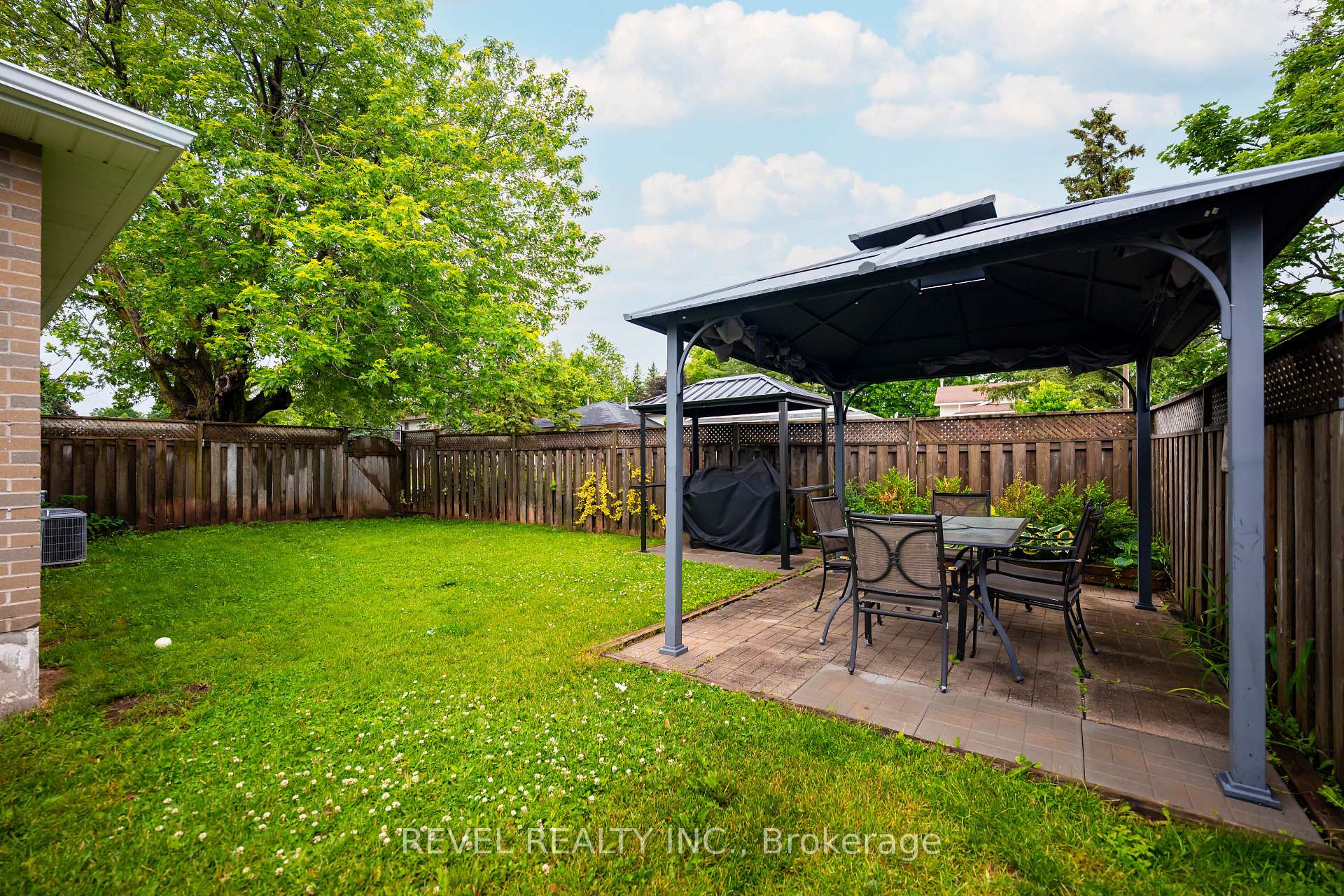 Photo 24 of 67 Carlton Drive, Orangeville — HOMEH
