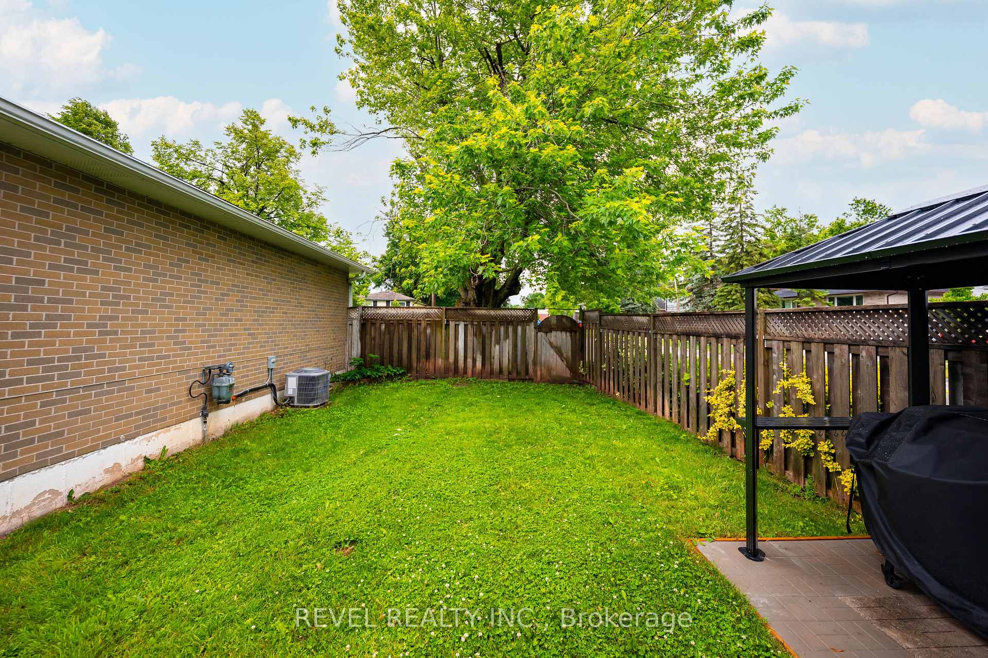 Photo 25 of 67 Carlton Drive, Orangeville — HOMEH