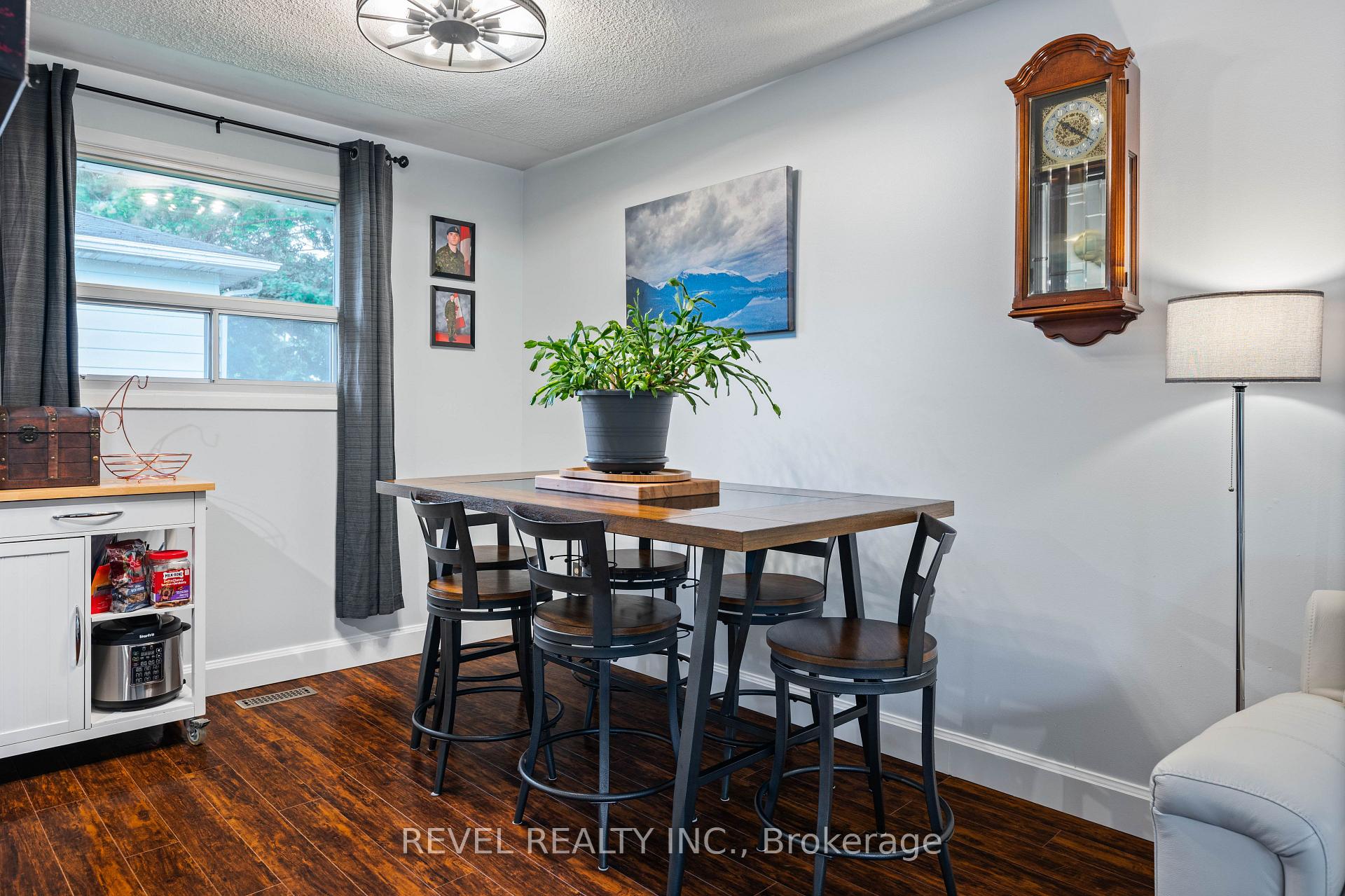 Photo 32 of 67 Carlton Drive, Orangeville — HOMEH