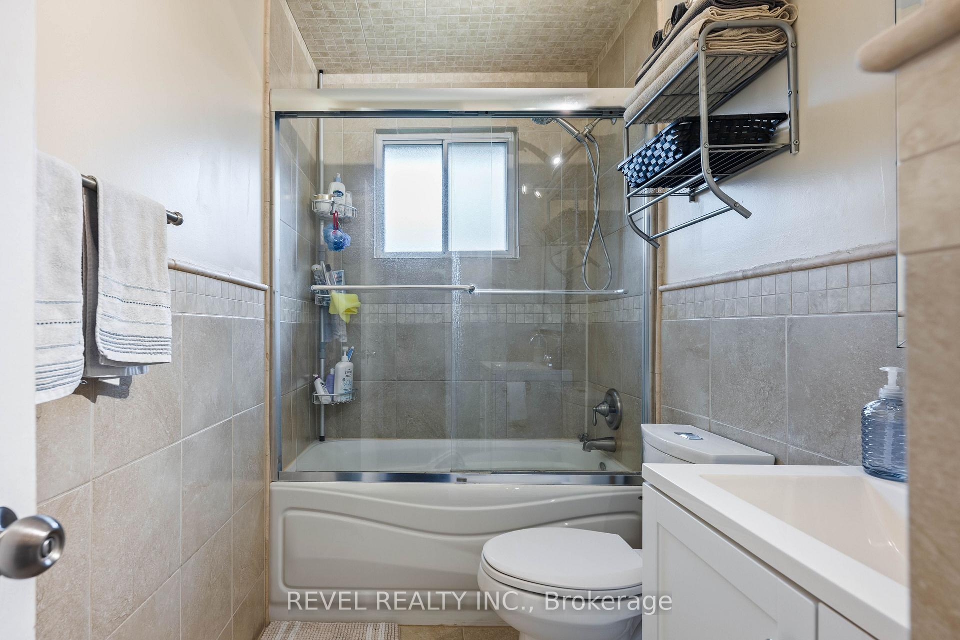 Photo 37 of 67 Carlton Drive, Orangeville — HOMEH
