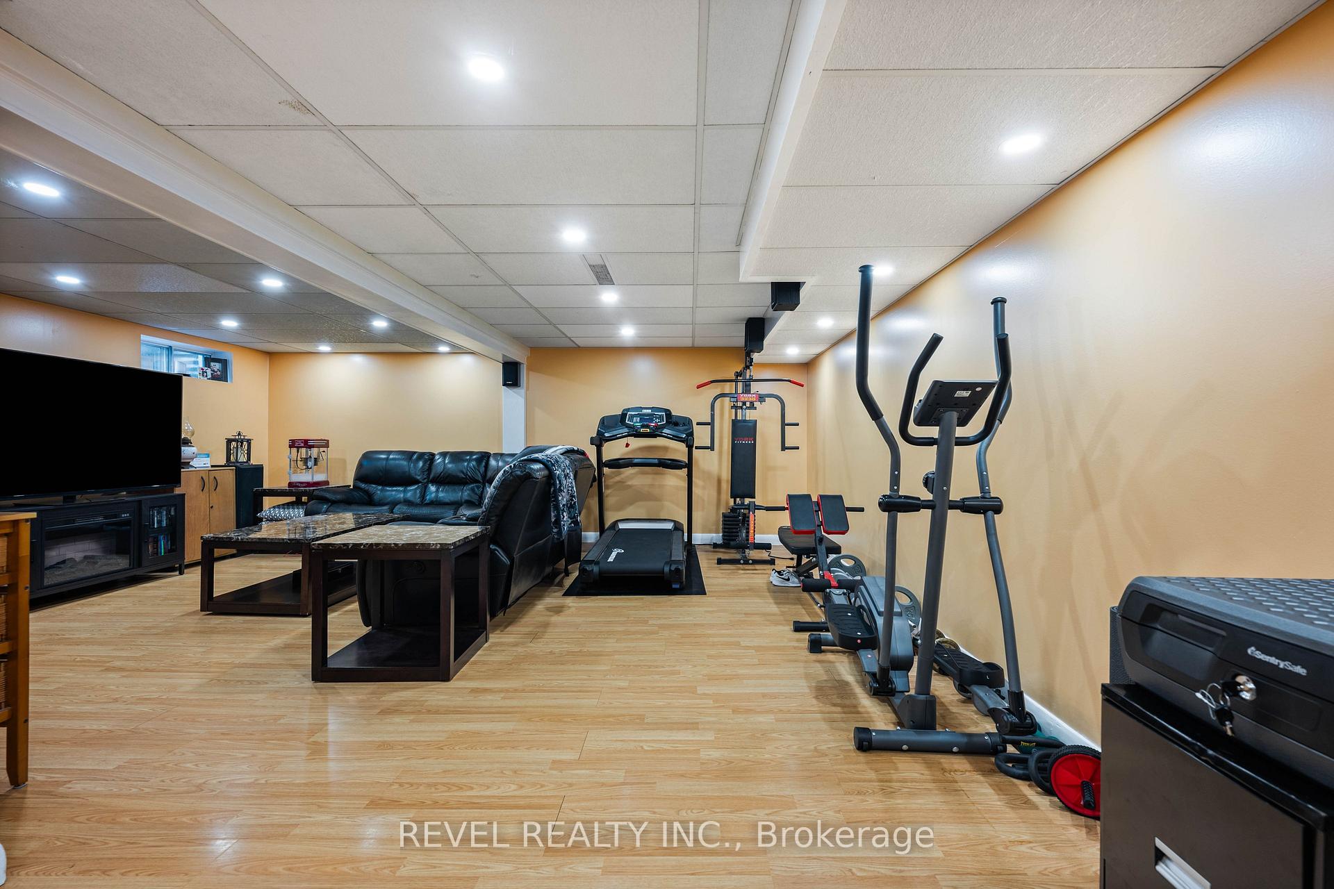 Photo 44 of 67 Carlton Drive, Orangeville — HOMEH