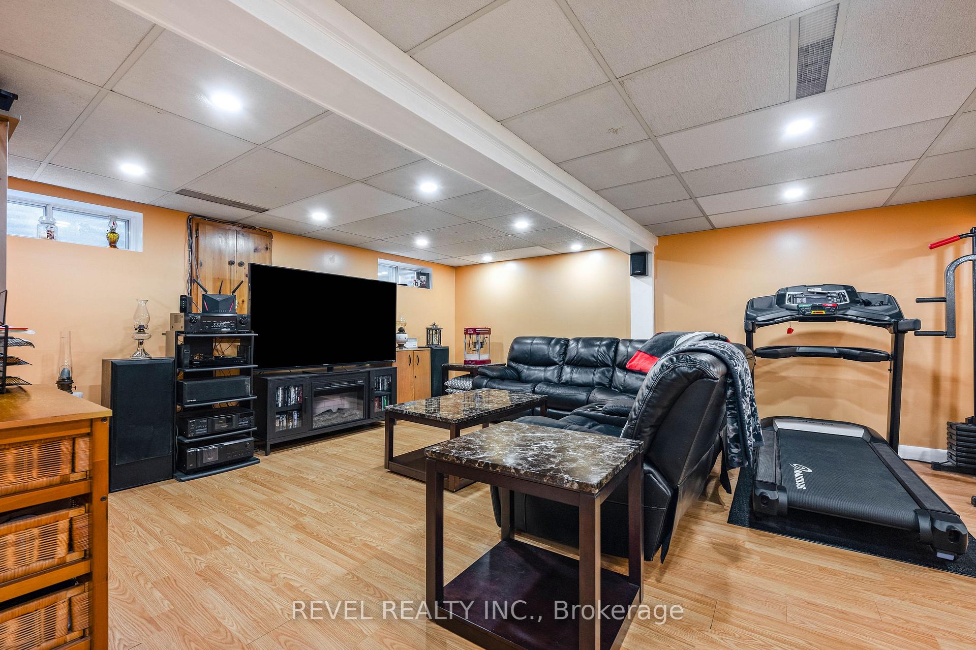 Photo 9 of 67 Carlton Drive, Orangeville — HOMEH