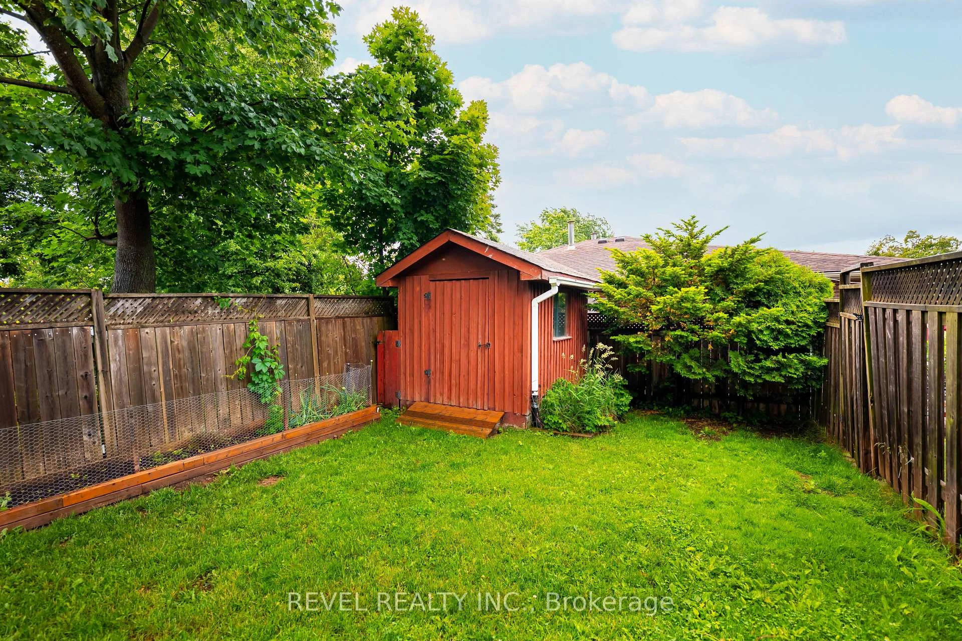 Photo 2 of 67 Carlton Drive, Orangeville — HOMEH