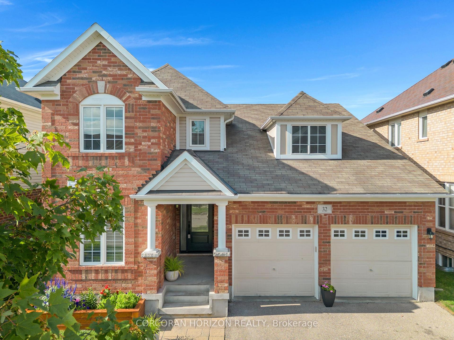 Photo 2 of 32 Chase Crescent, Cambridge, Silver Heights — HOMEH
