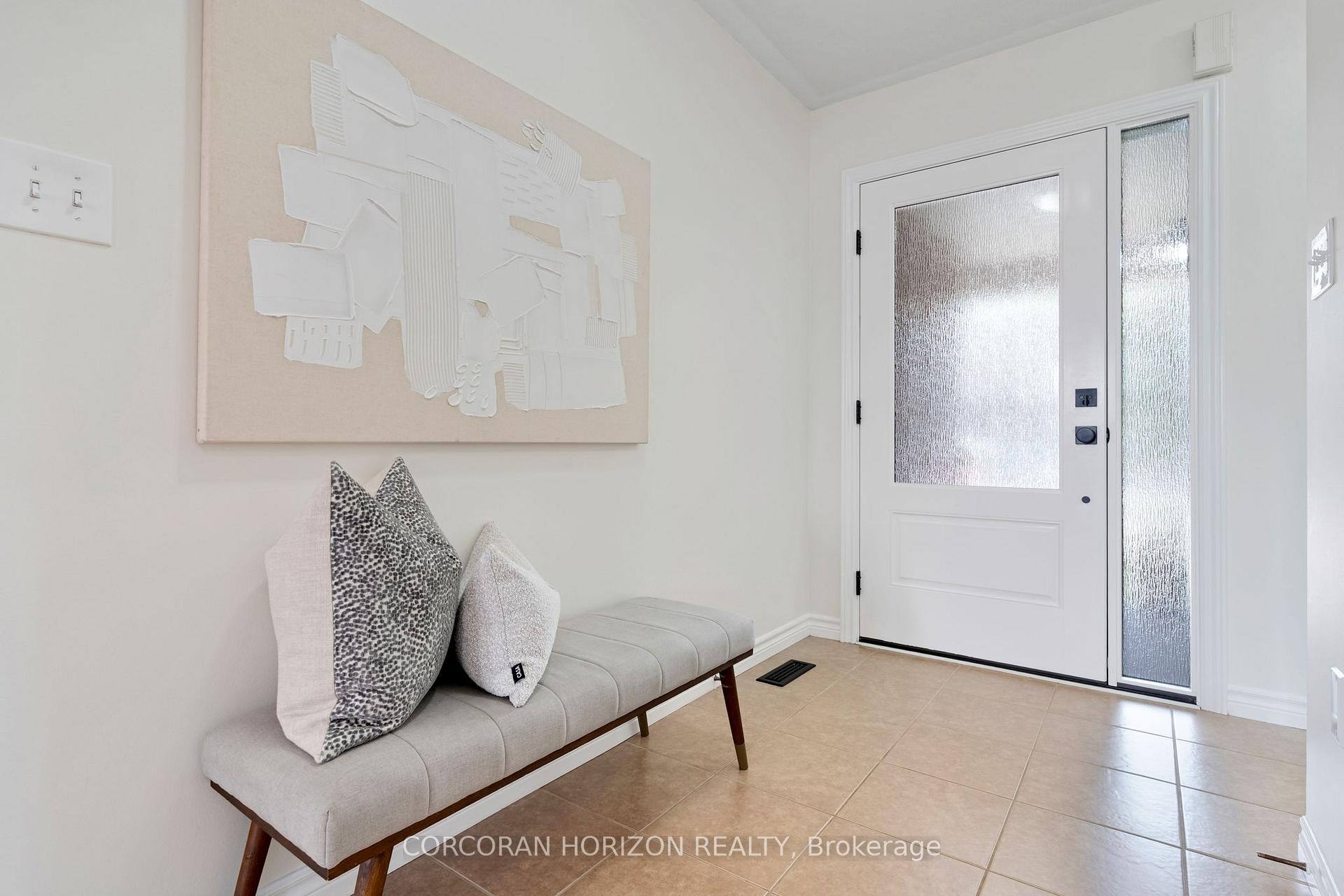 Photo 4 of 32 Chase Crescent, Cambridge, Silver Heights — HOMEH