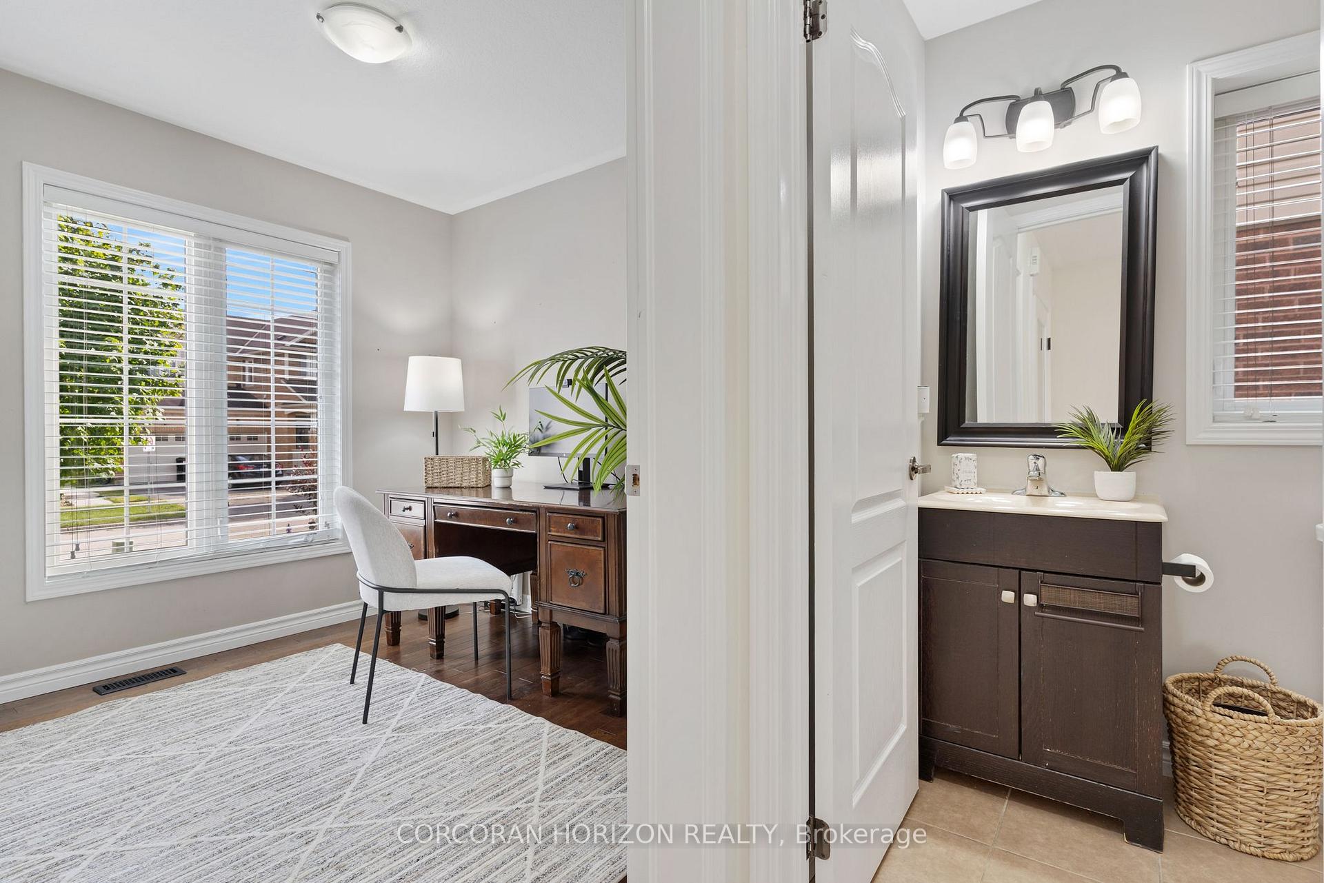 Photo 5 of 32 Chase Crescent, Cambridge, Silver Heights — HOMEH