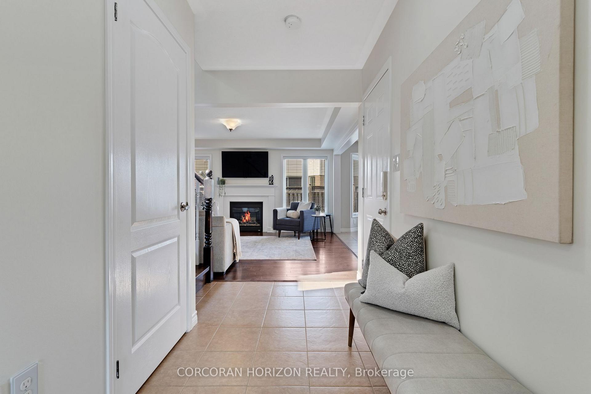 Photo 8 of 32 Chase Crescent, Cambridge, Silver Heights — HOMEH