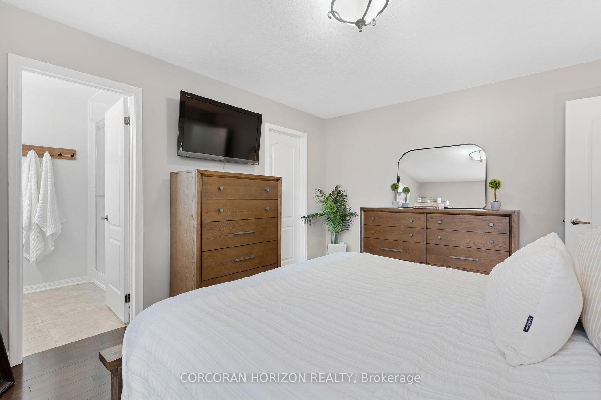 Photo 34 of 32 Chase Crescent, Cambridge, Silver Heights — HOMEH